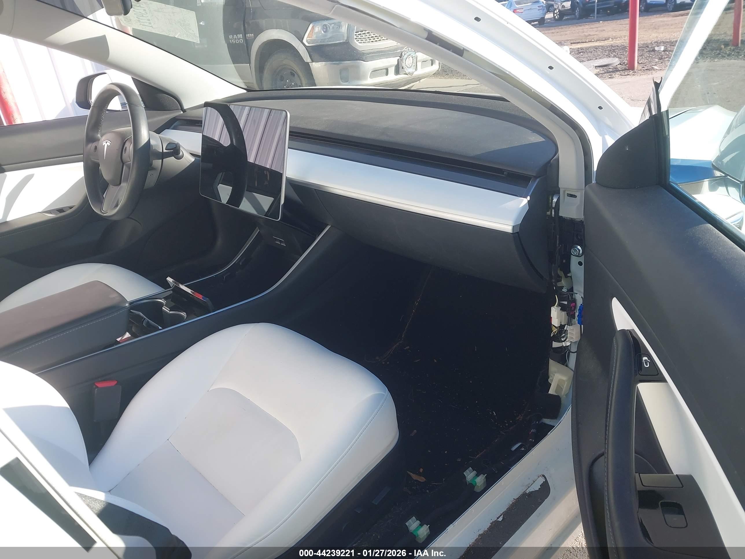 TESLA MODEL image 5
