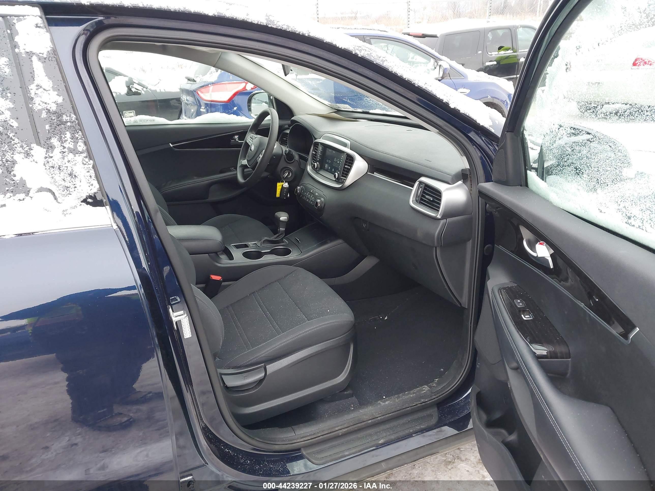 KIA SORENTO image 5