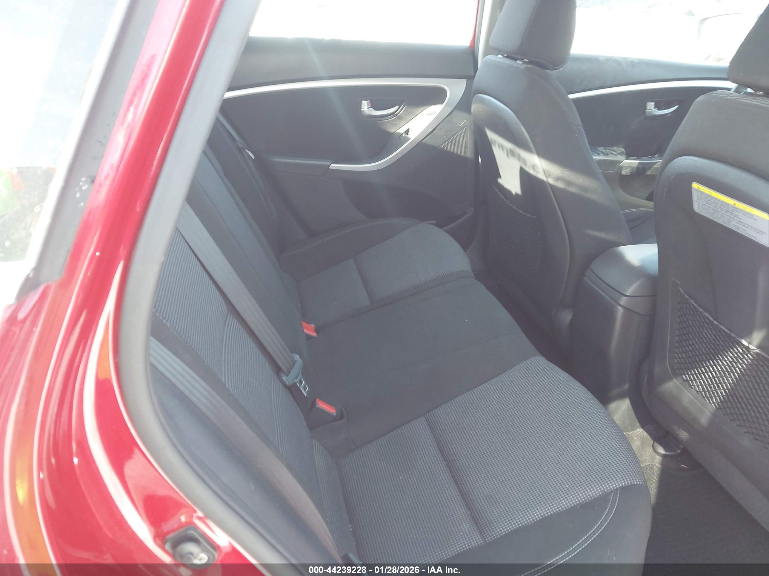 HYUNDAI ELANTRA image 8