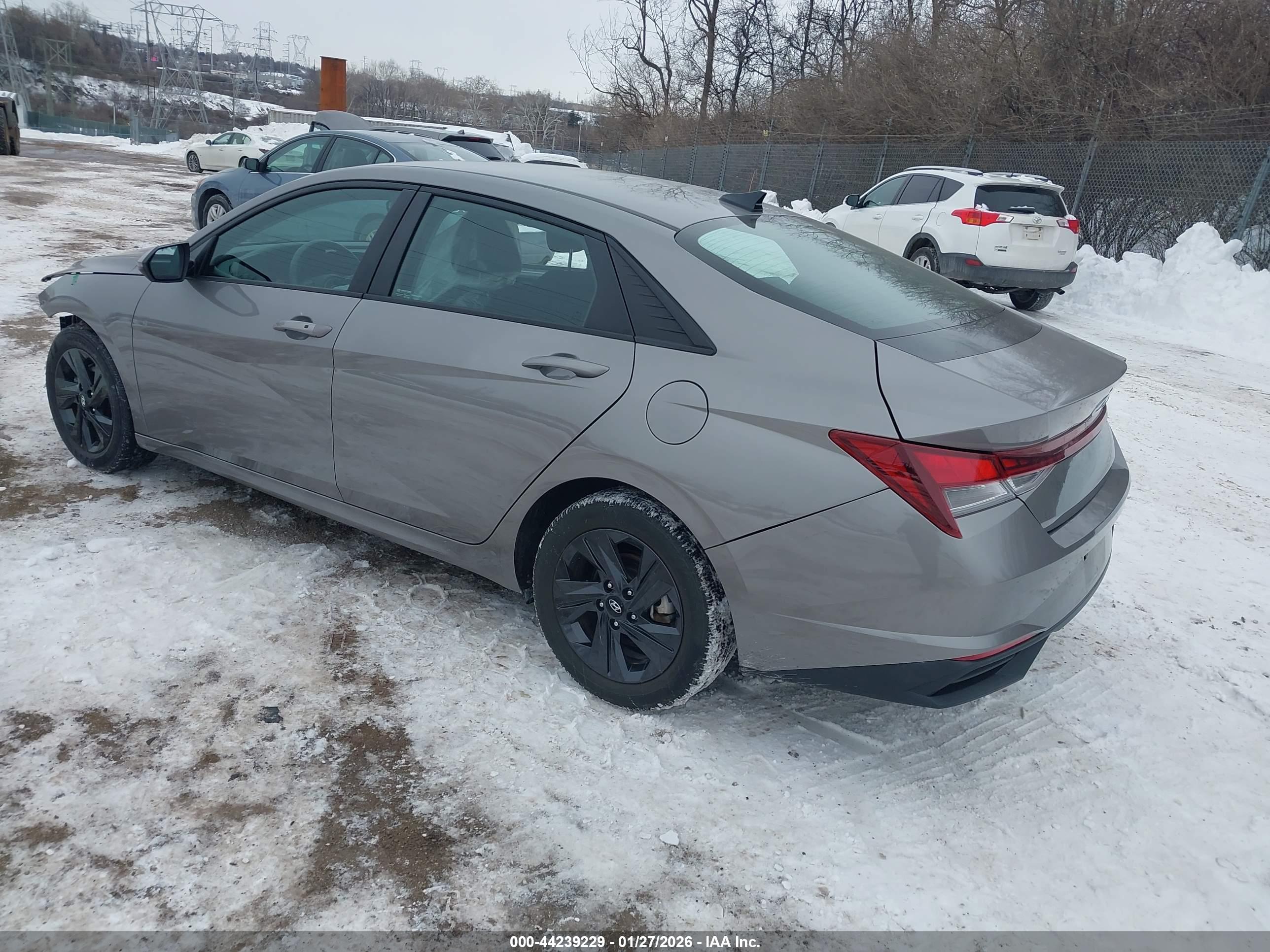 HYUNDAI ELANTRA image 3