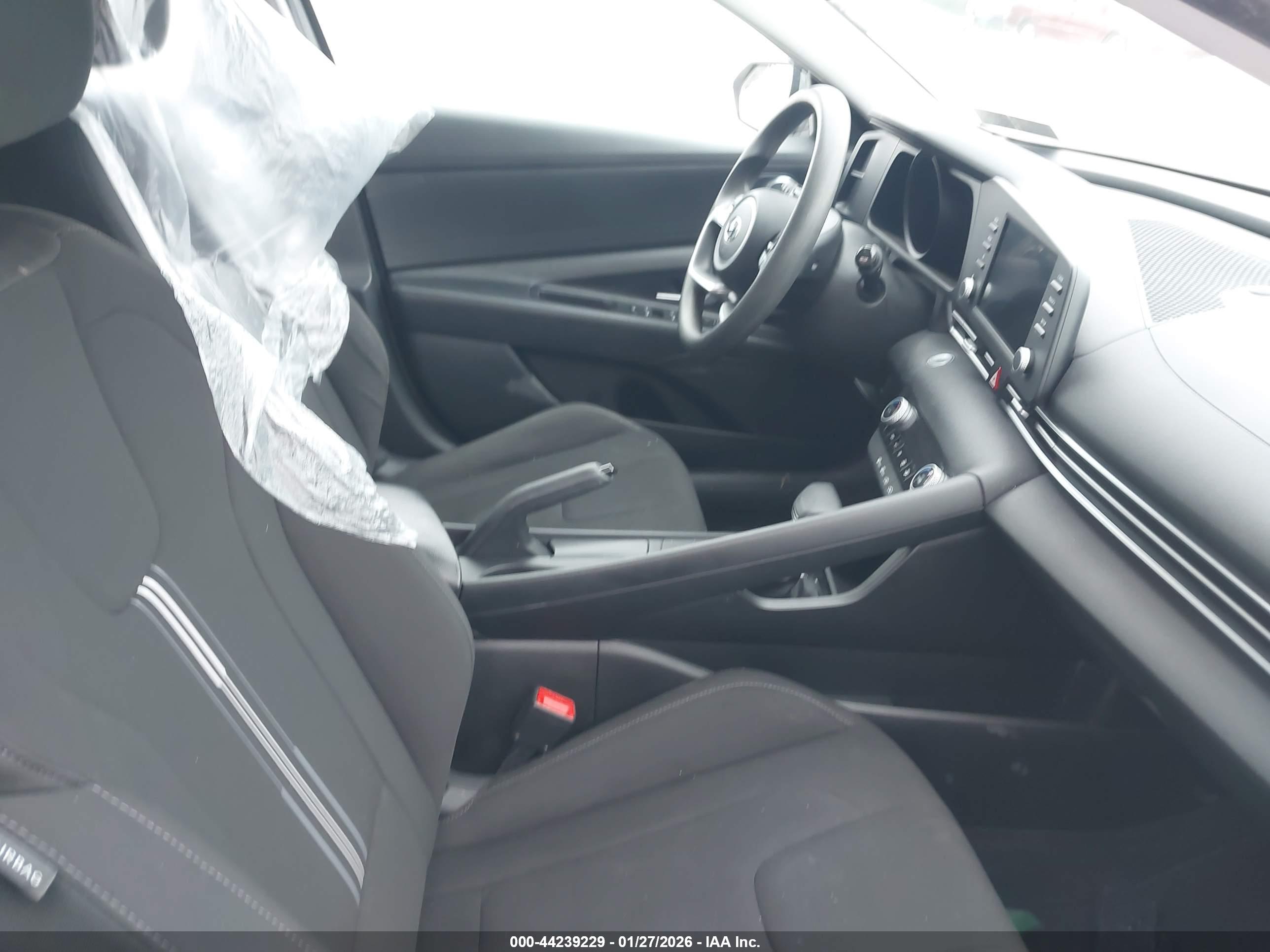 HYUNDAI ELANTRA image 5
