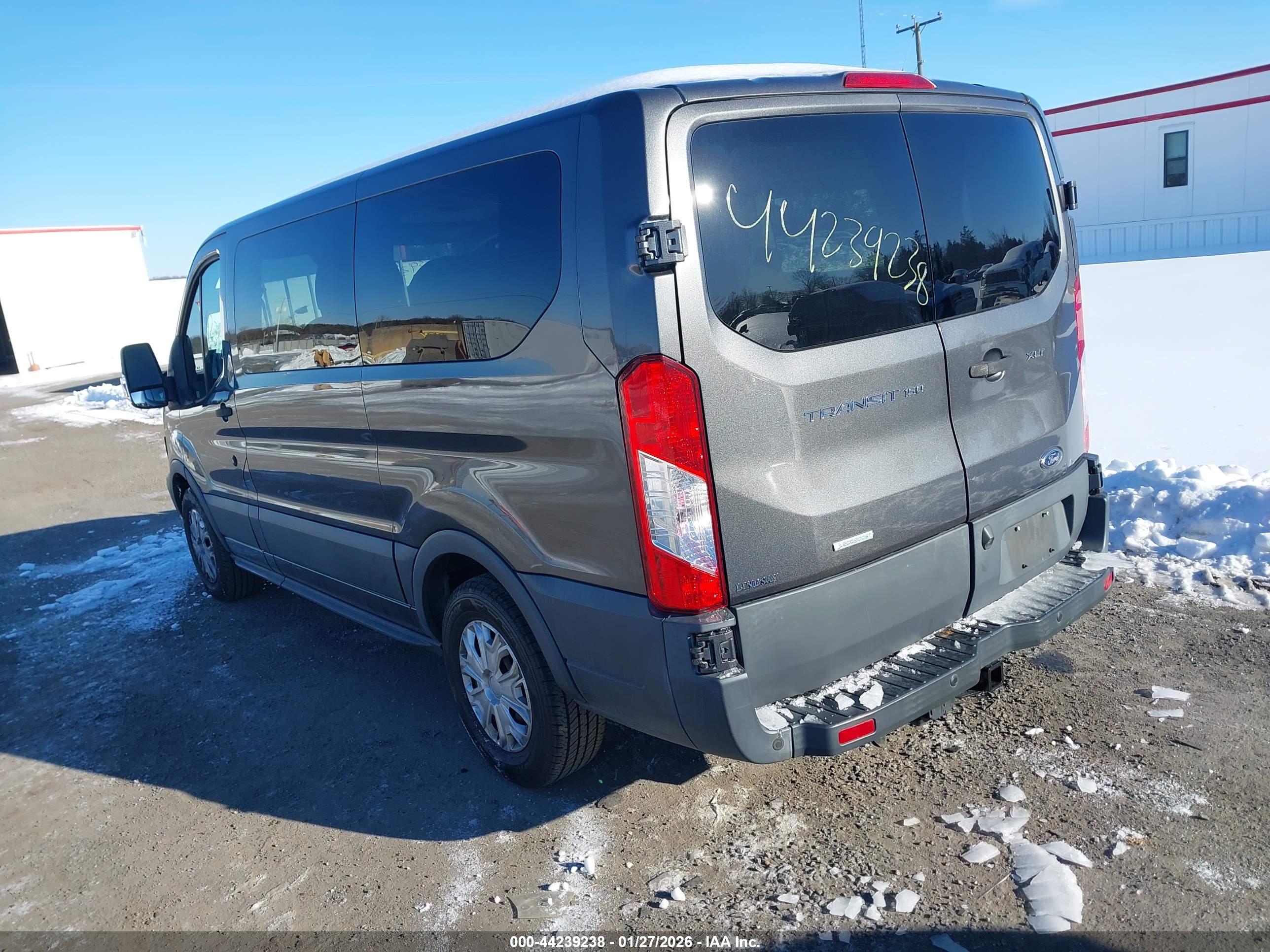 FORD TRANSIT-150 image 3