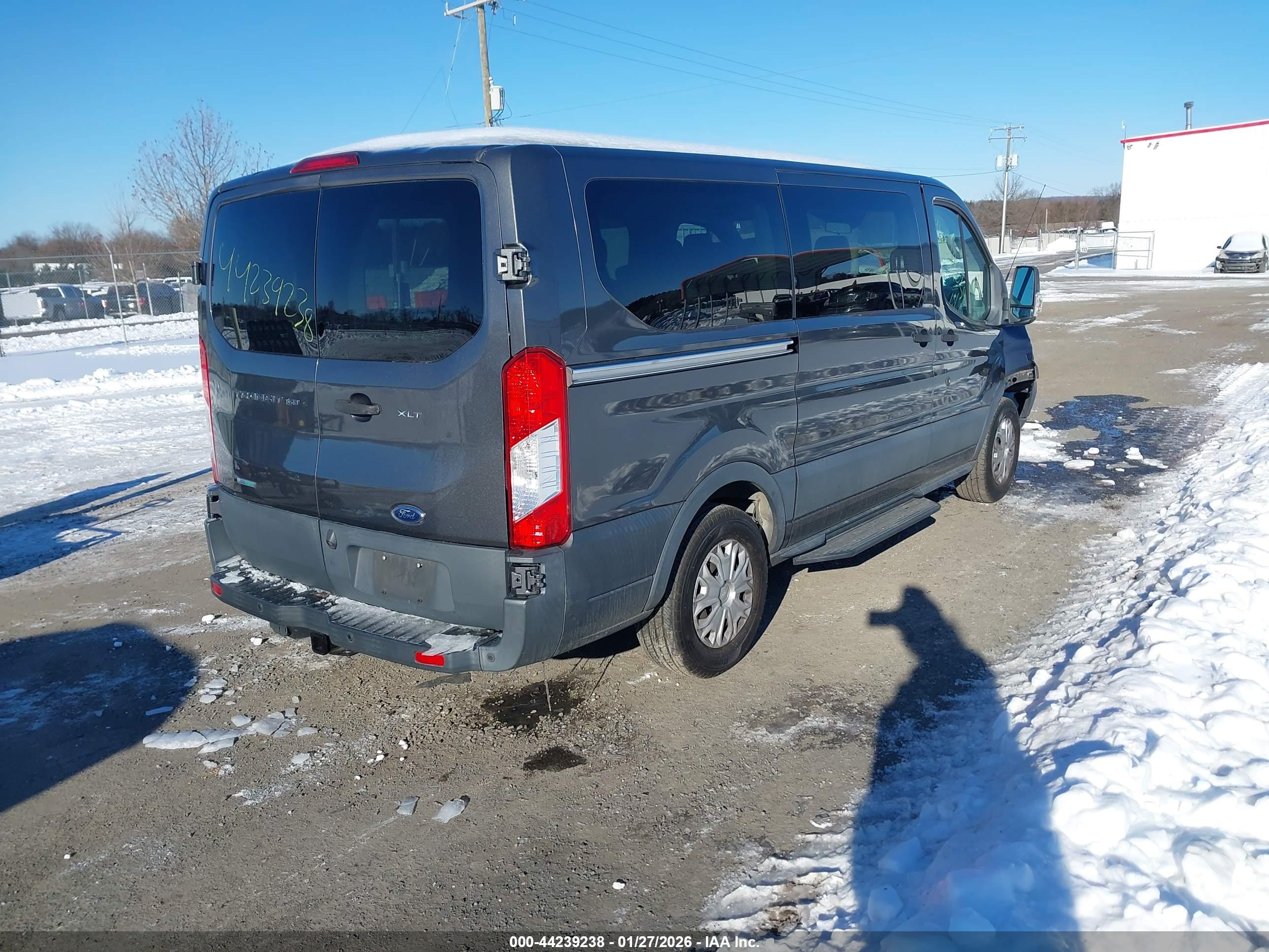 FORD TRANSIT-150 image 4