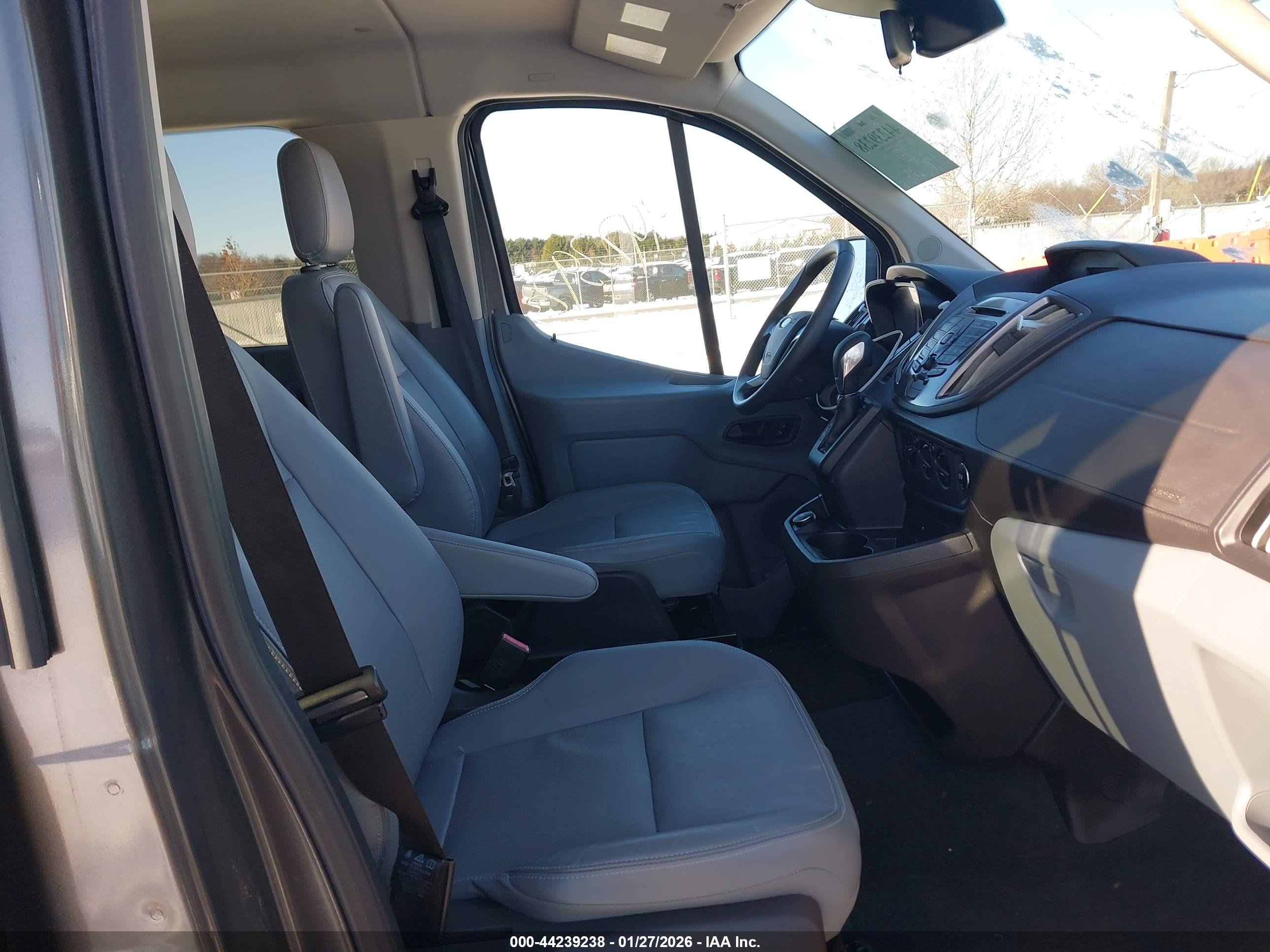 FORD TRANSIT-150 image 5
