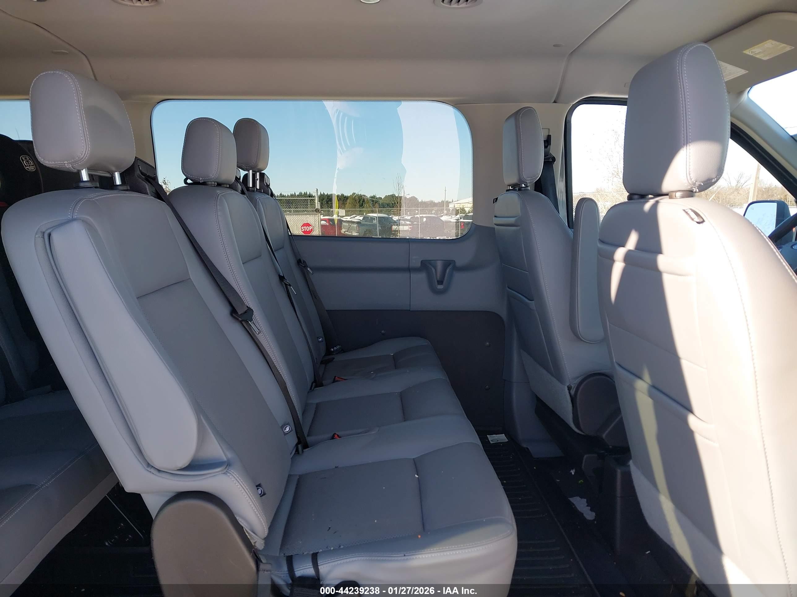 FORD TRANSIT-150 image 8