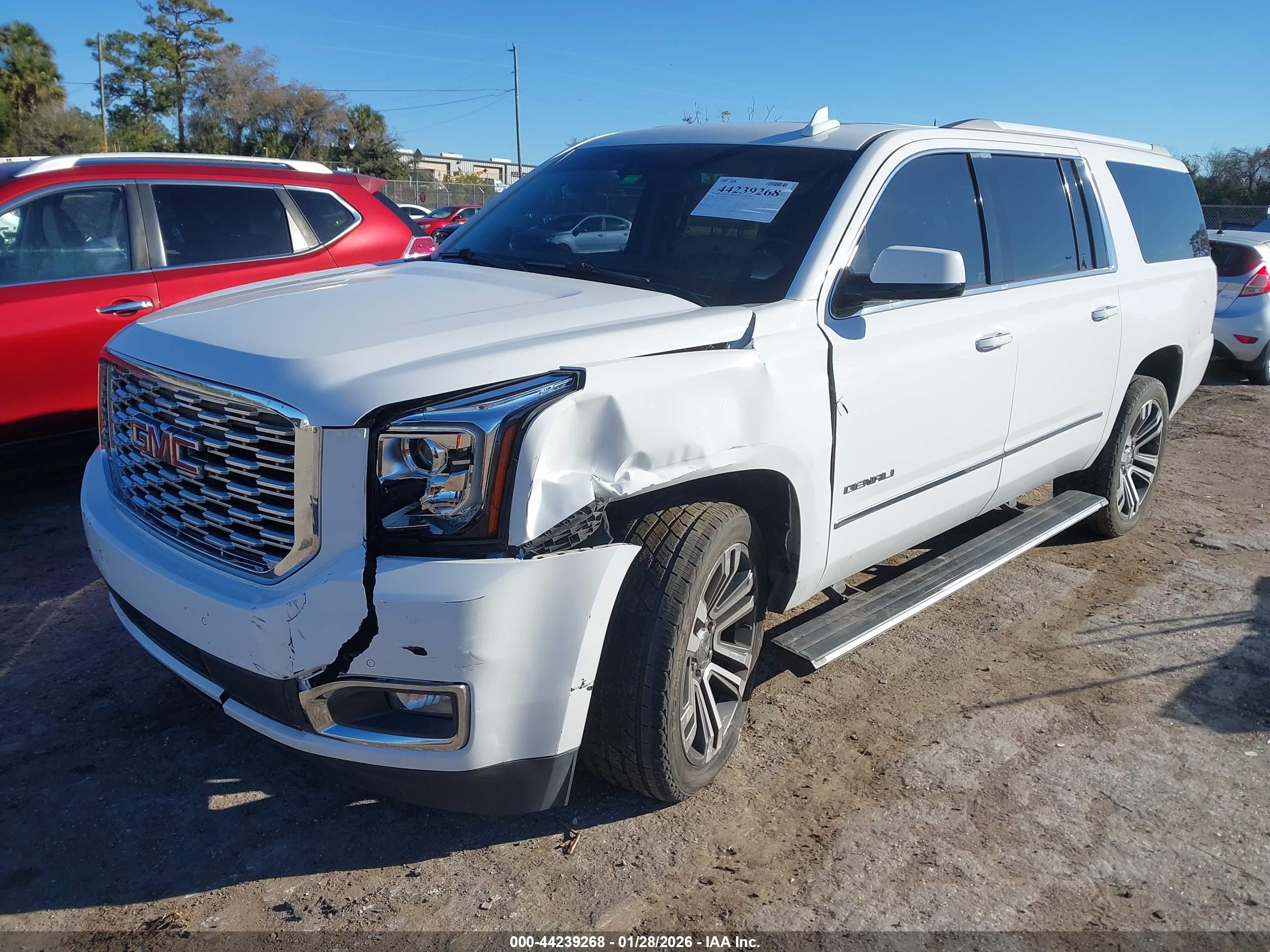 GMC YUKON image 2