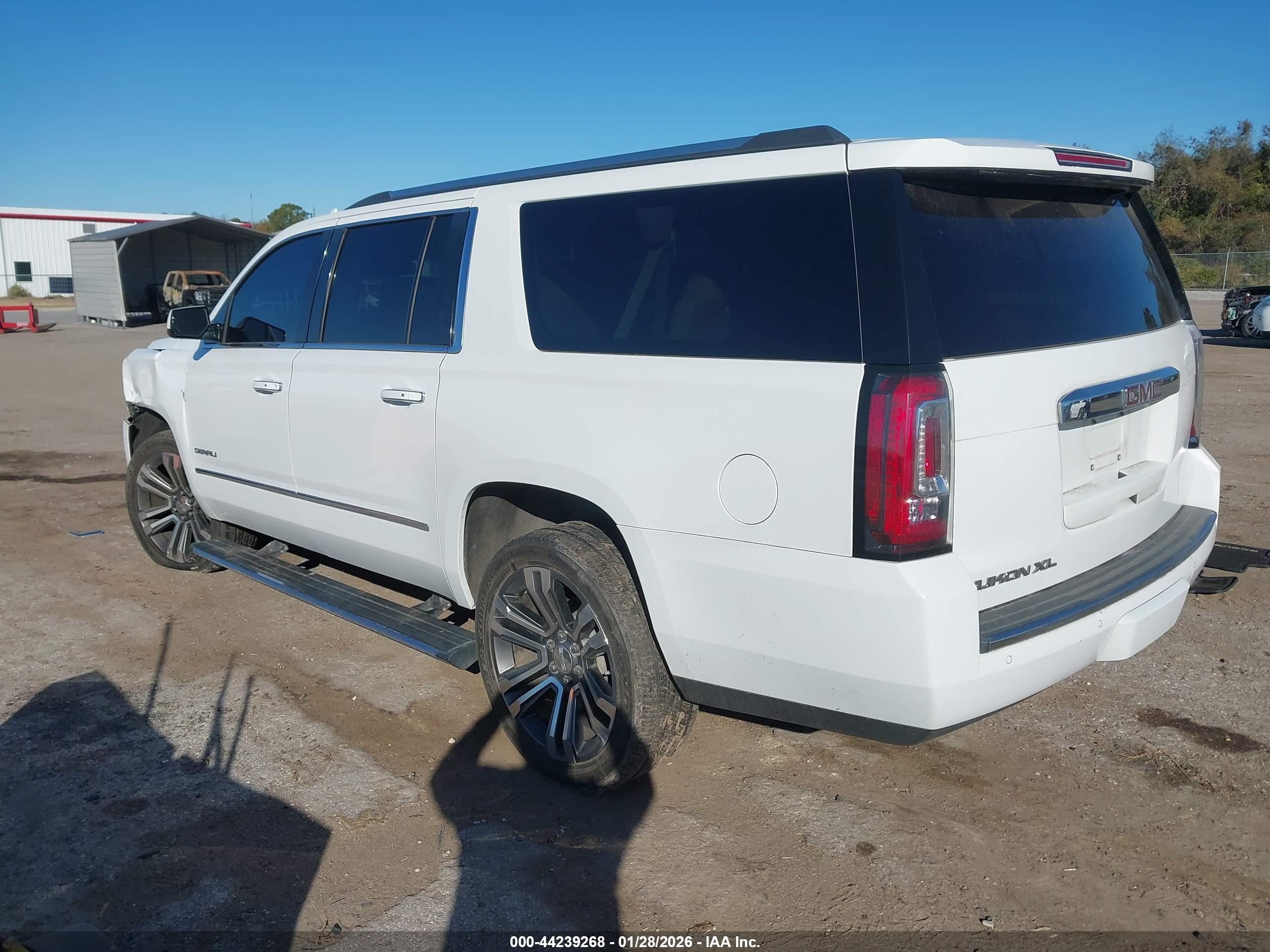 GMC YUKON image 3