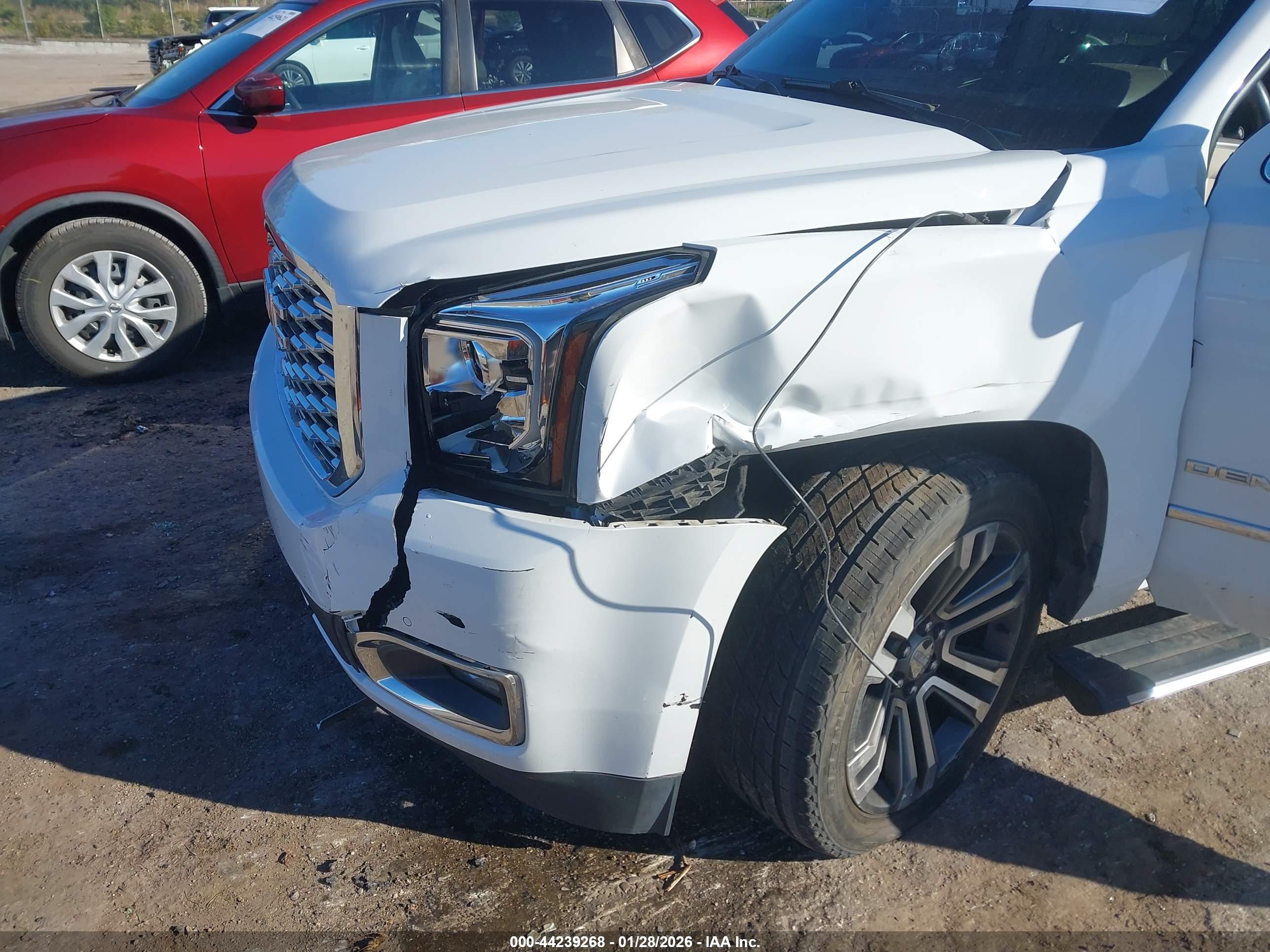 GMC YUKON image 6