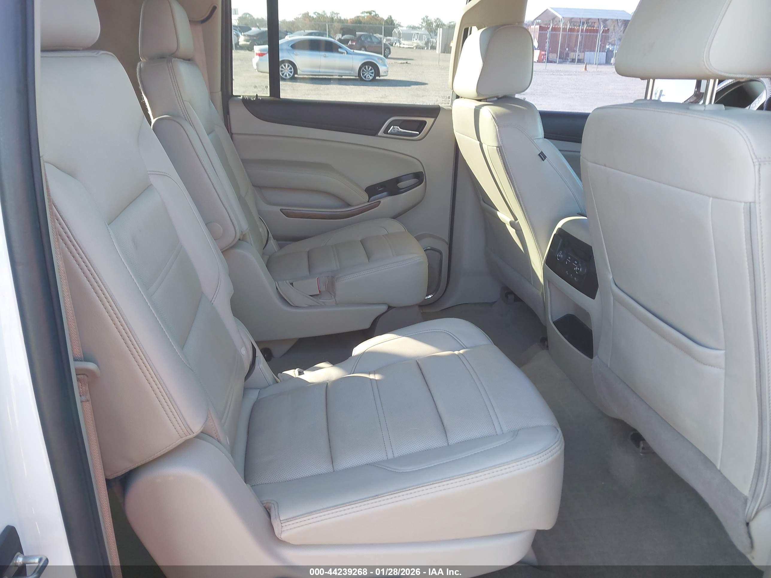 GMC YUKON image 8