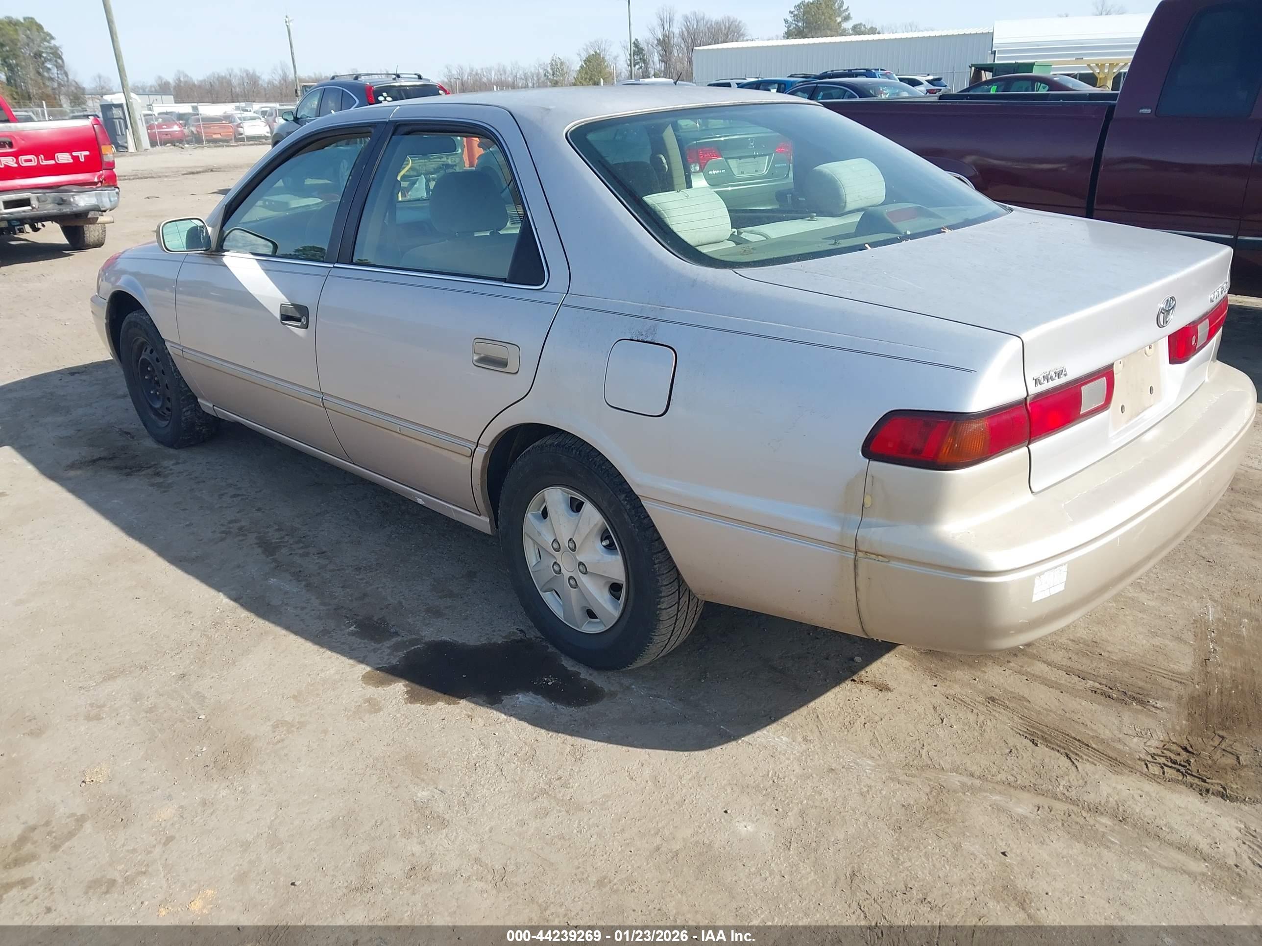 TOYOTA CAMRY image 3