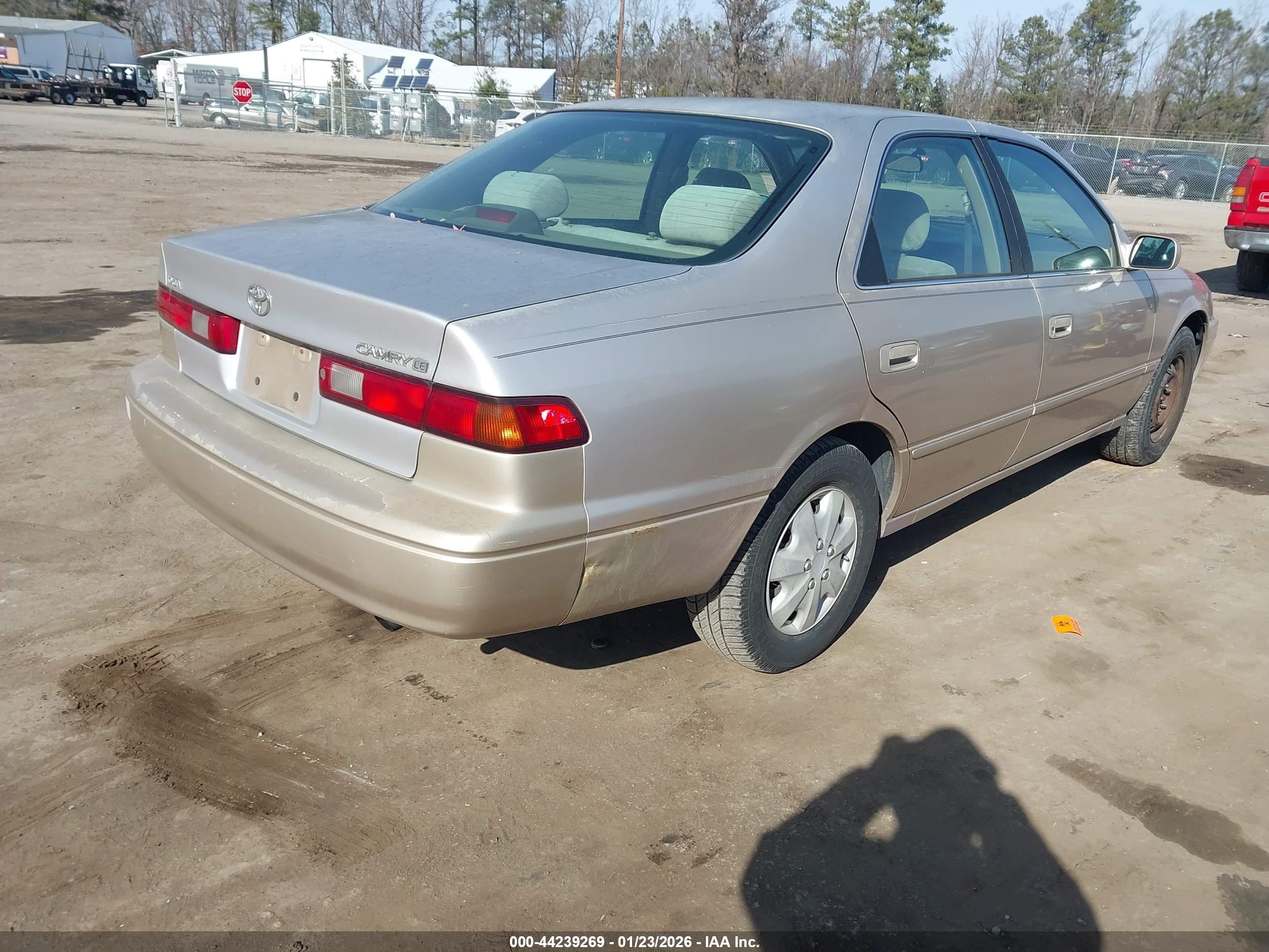 TOYOTA CAMRY image 4