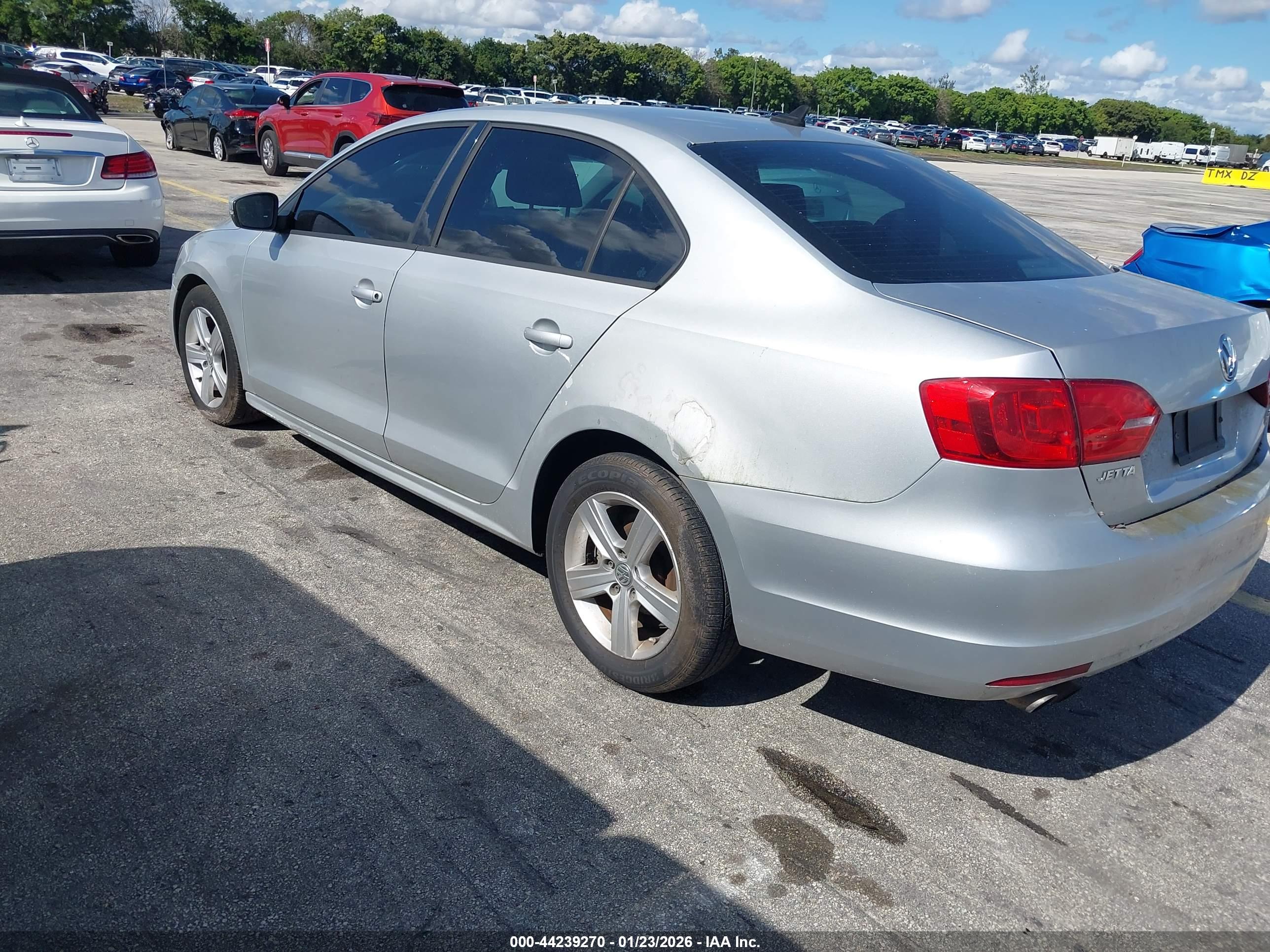 VOLKSWAGEN JETTA image 3