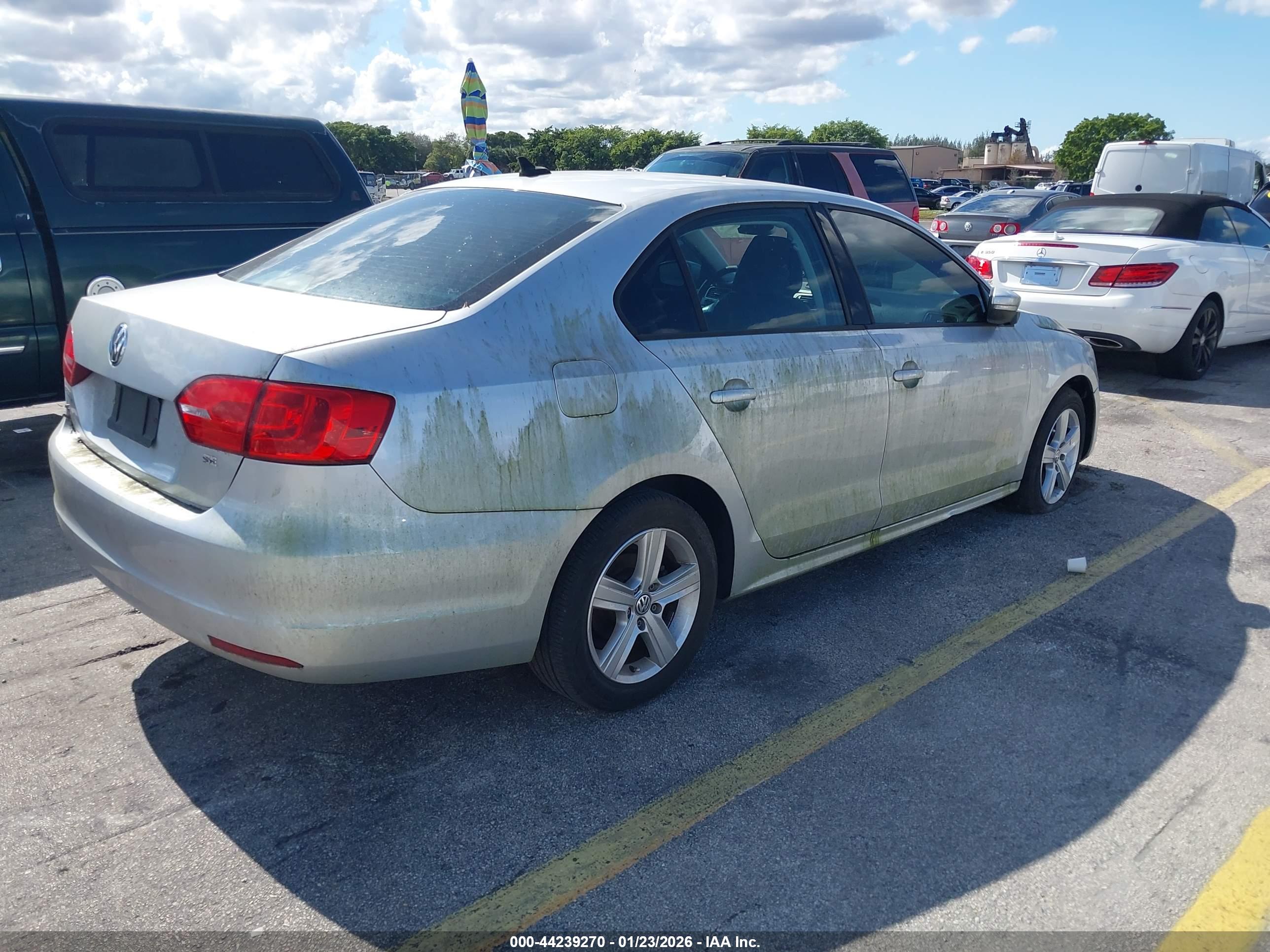 VOLKSWAGEN JETTA image 4
