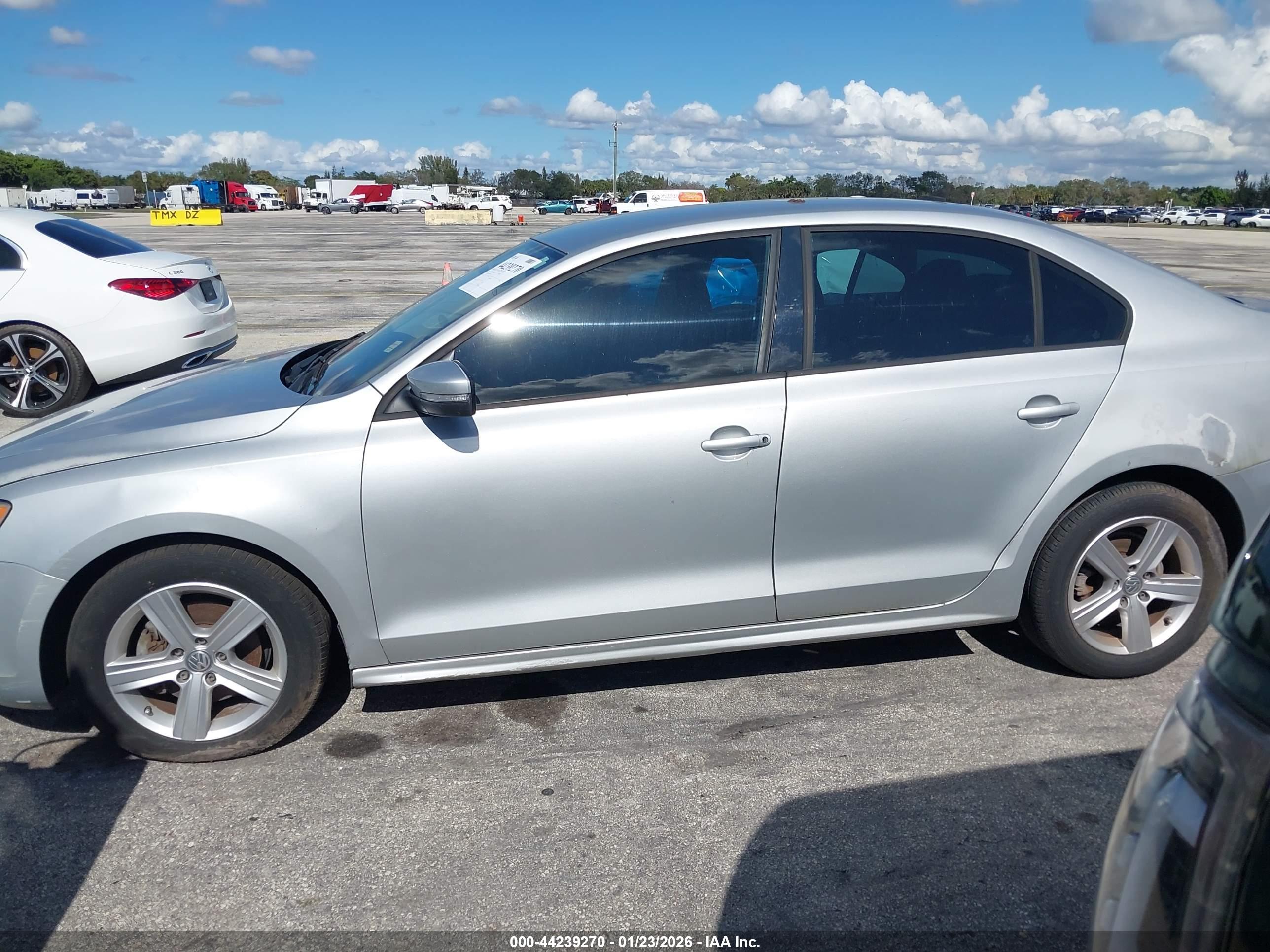VOLKSWAGEN JETTA image 6