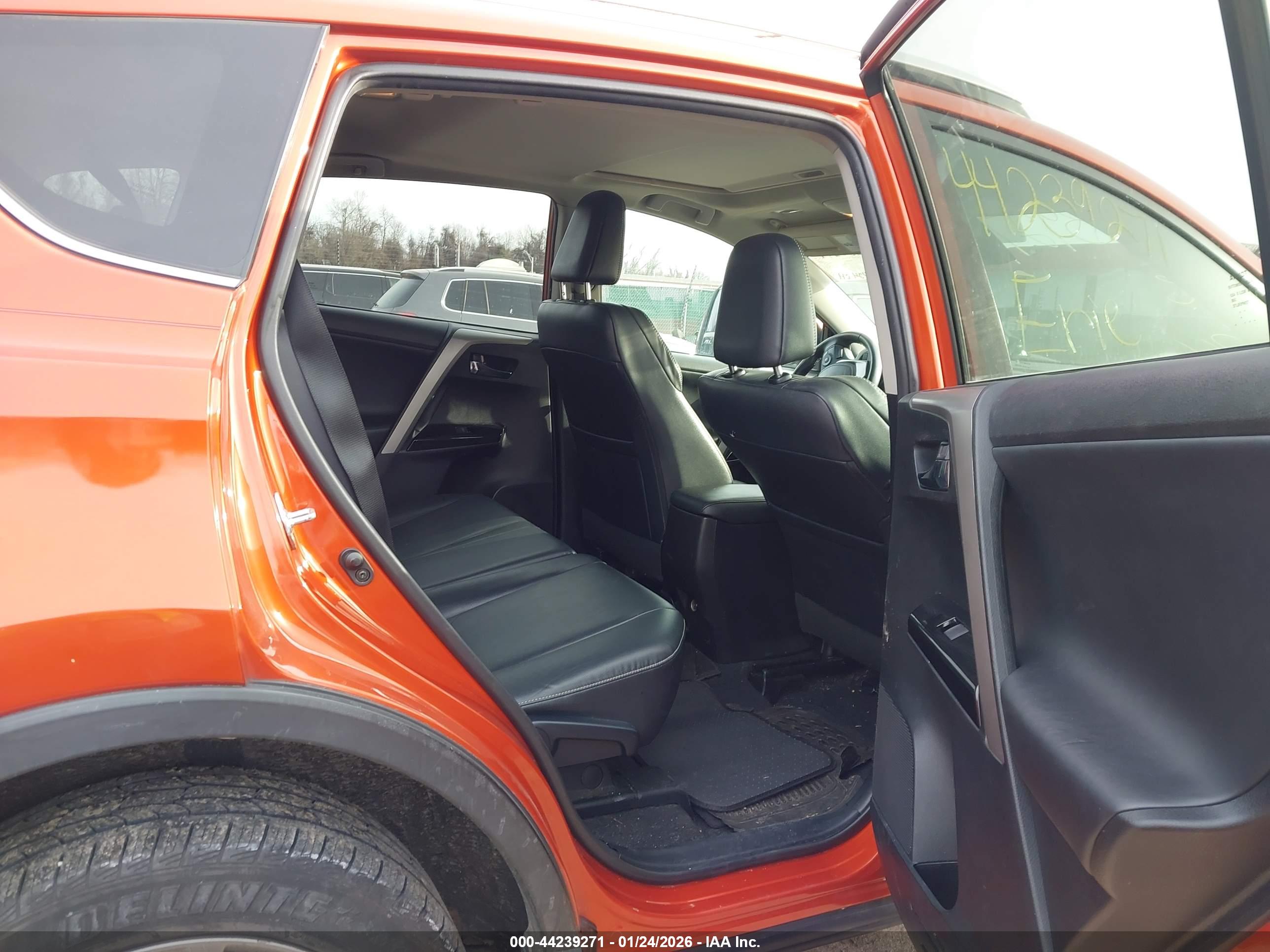 TOYOTA RAV4 image 8
