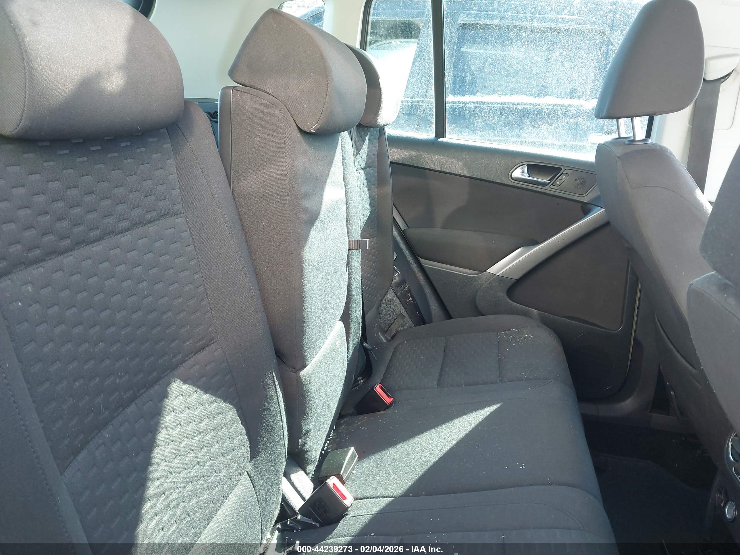 VOLKSWAGEN TIGUAN image 8