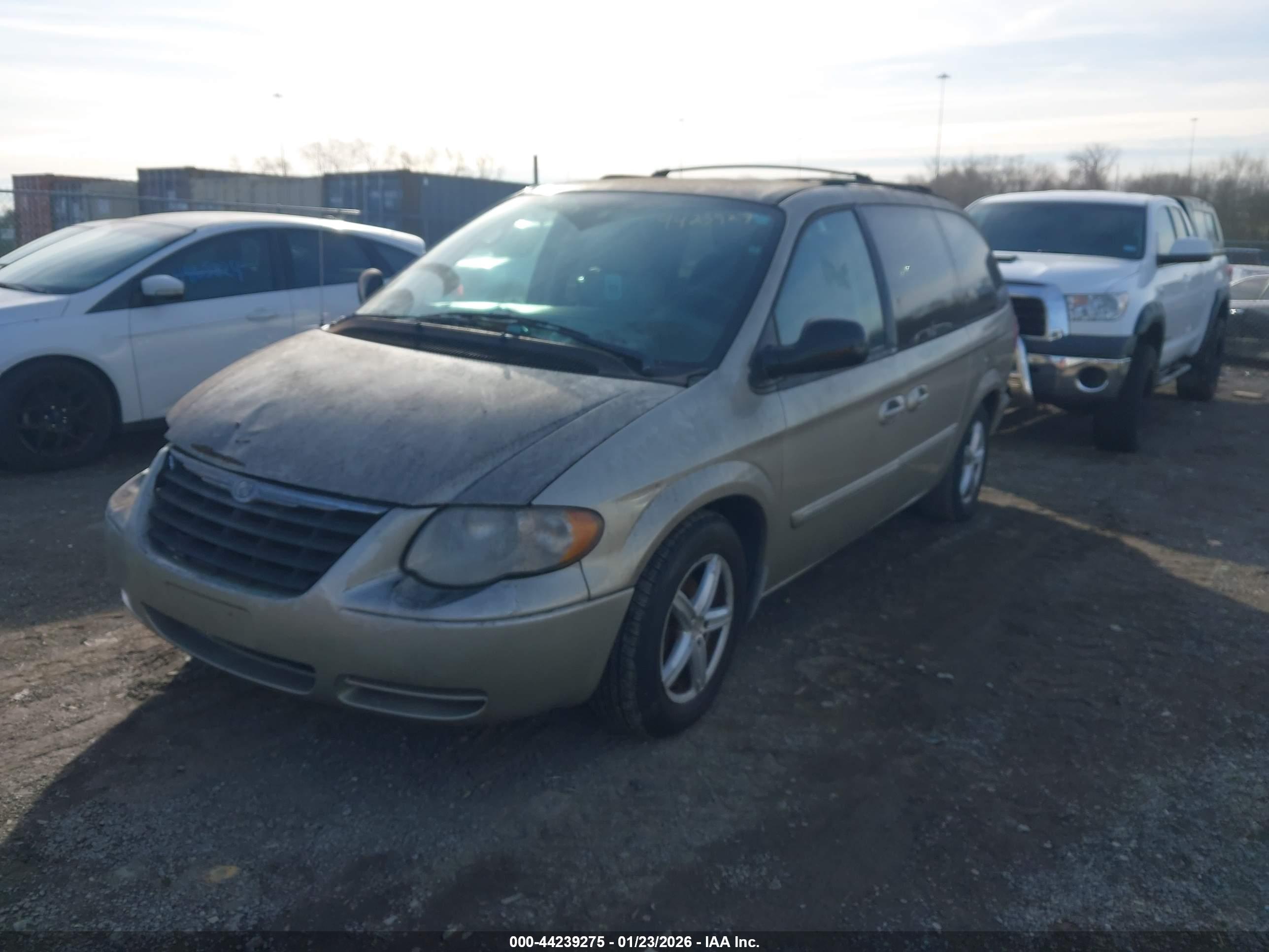 CHRYSLER TOWN image 2