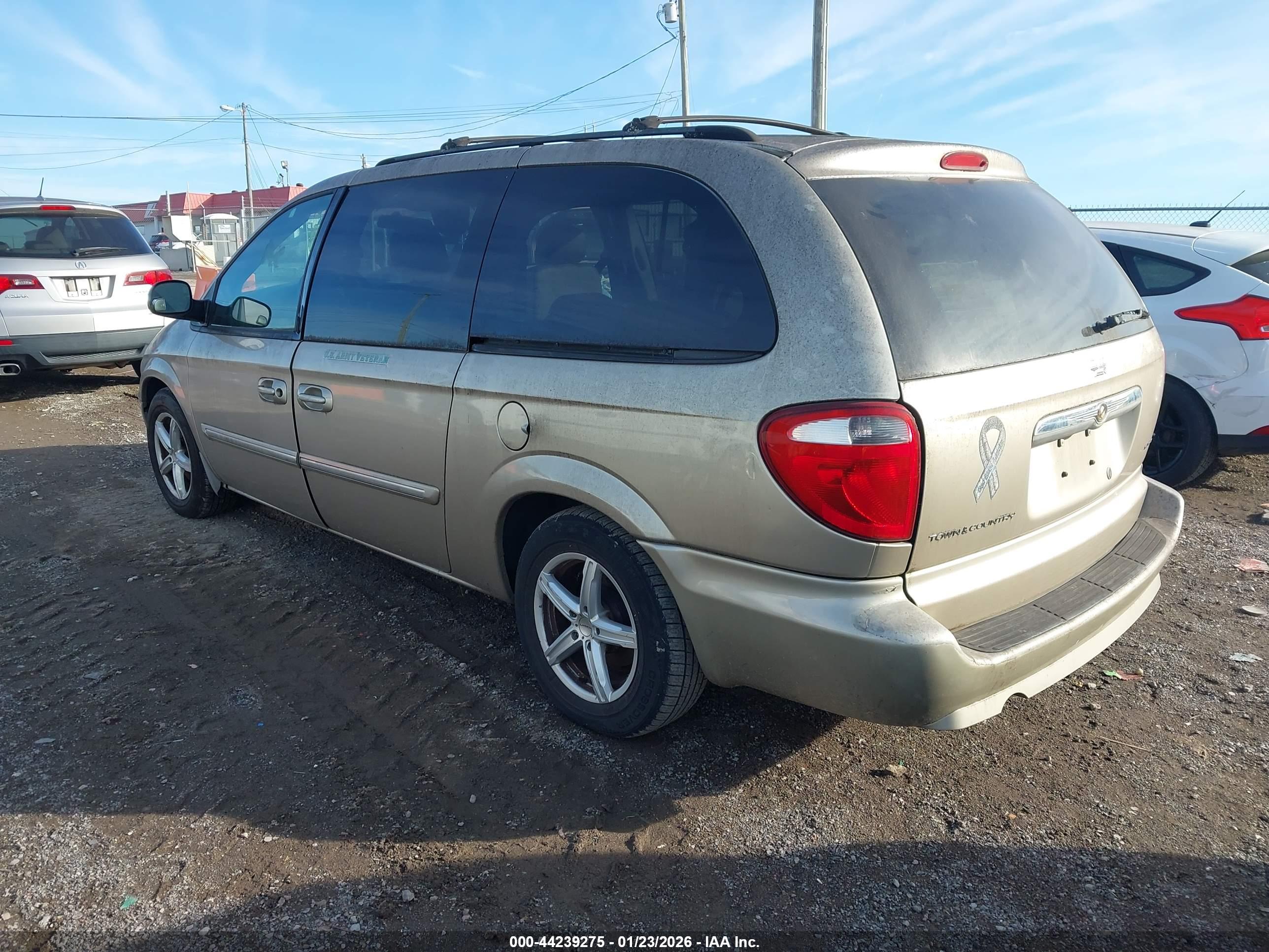 CHRYSLER TOWN image 3