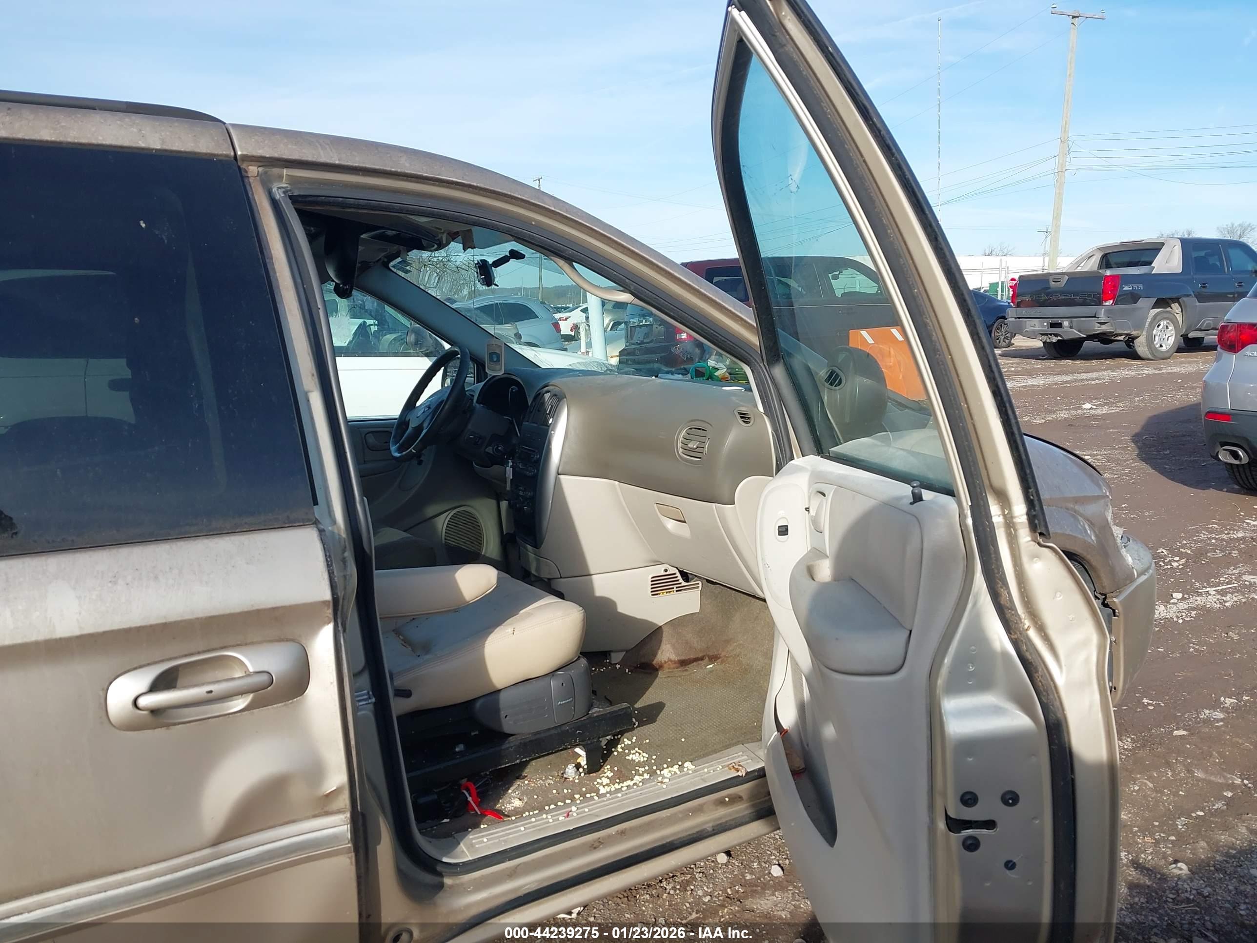 CHRYSLER TOWN image 5