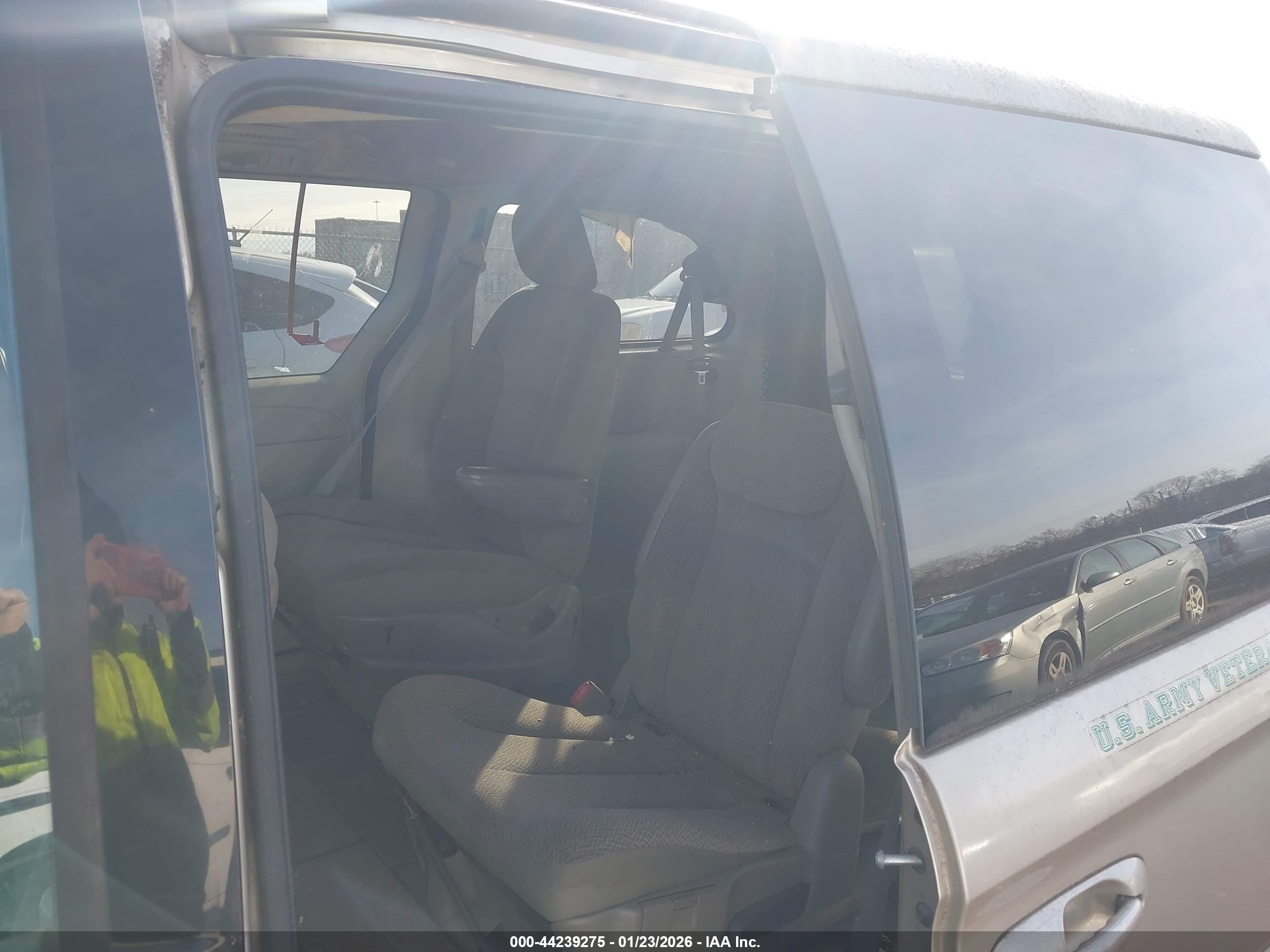 CHRYSLER TOWN image 8