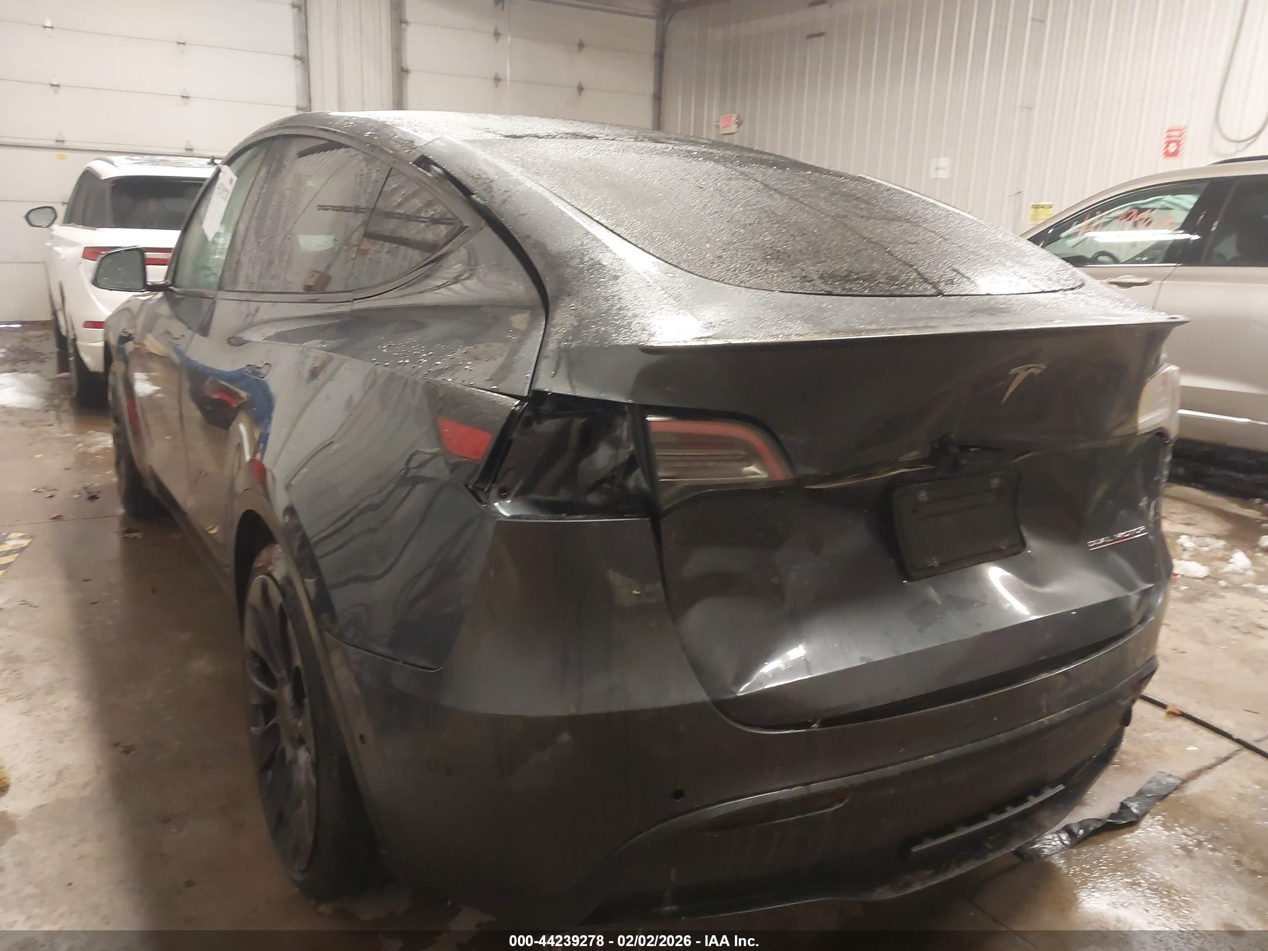 TESLA MODEL image 3