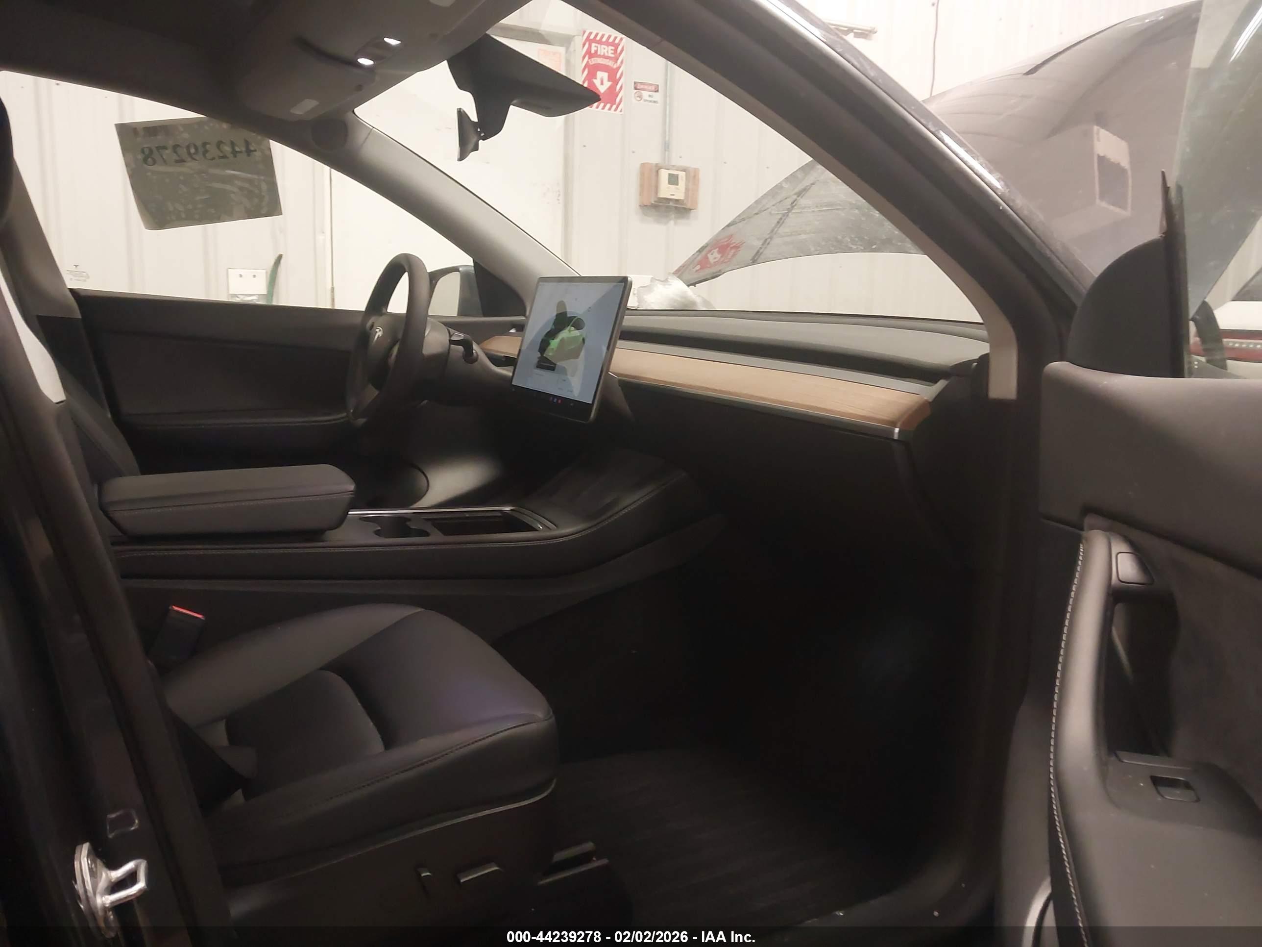 TESLA MODEL image 5