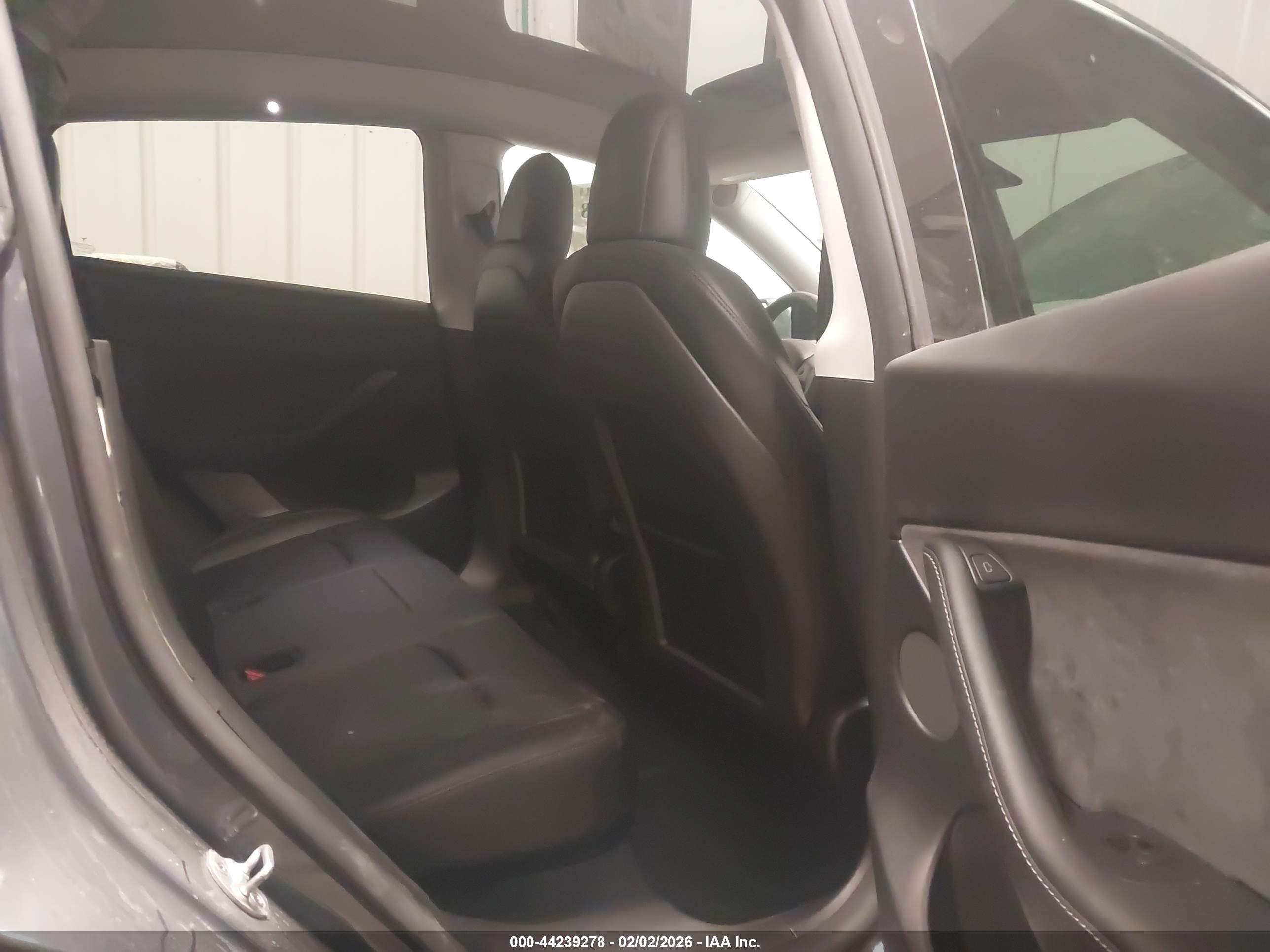 TESLA MODEL image 8