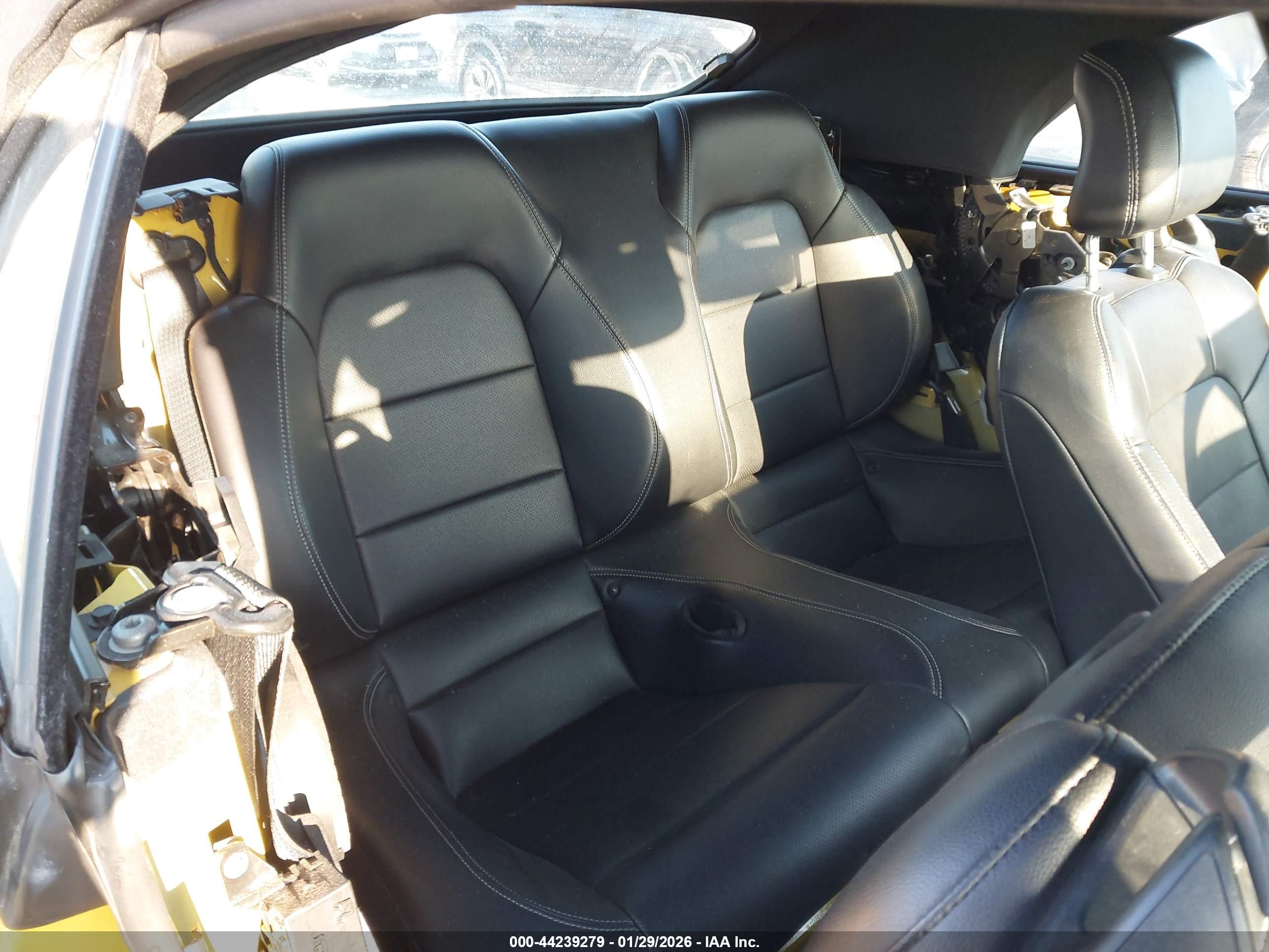 FORD MUSTANG image 8