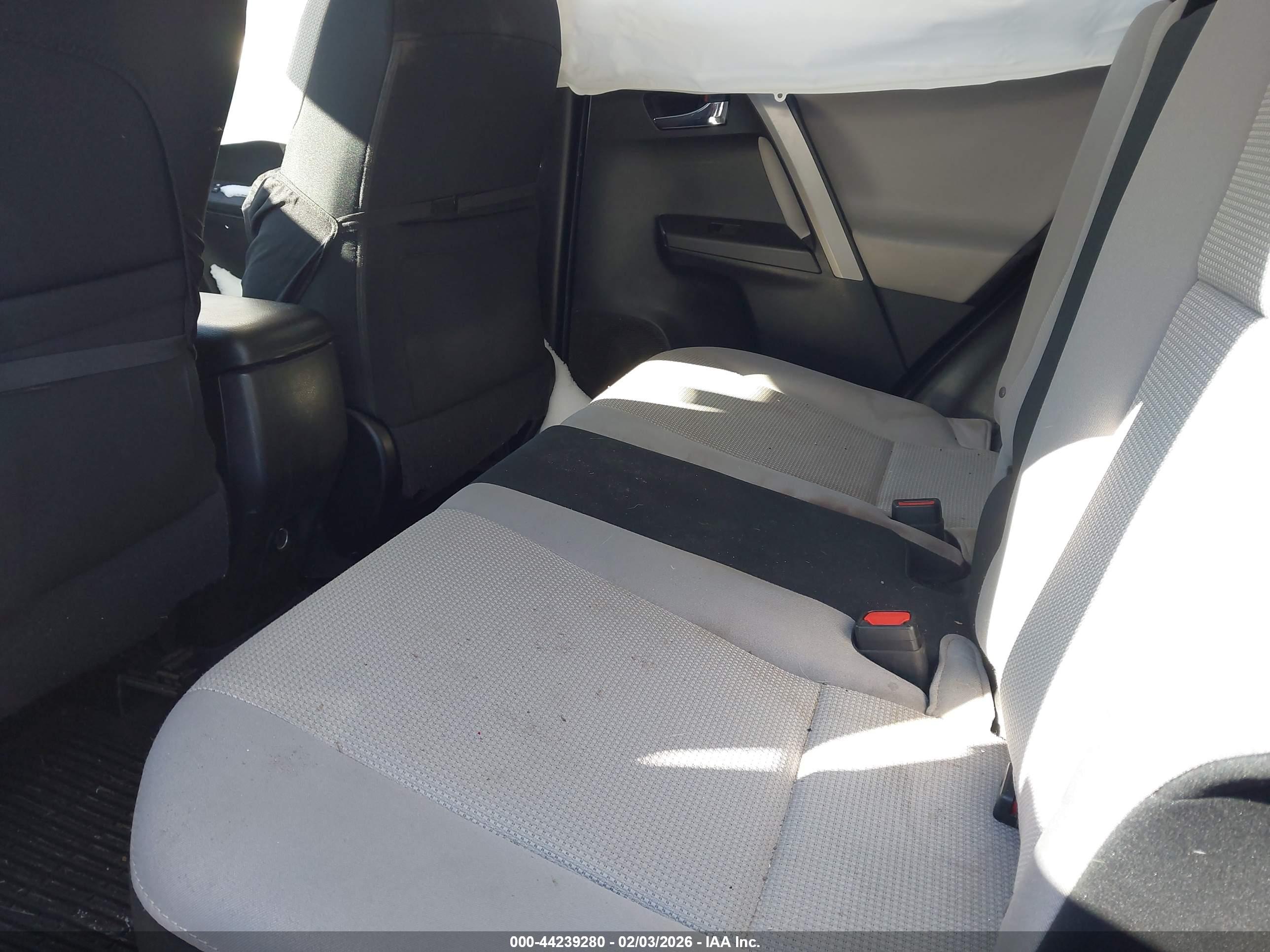 TOYOTA RAV4 image 8
