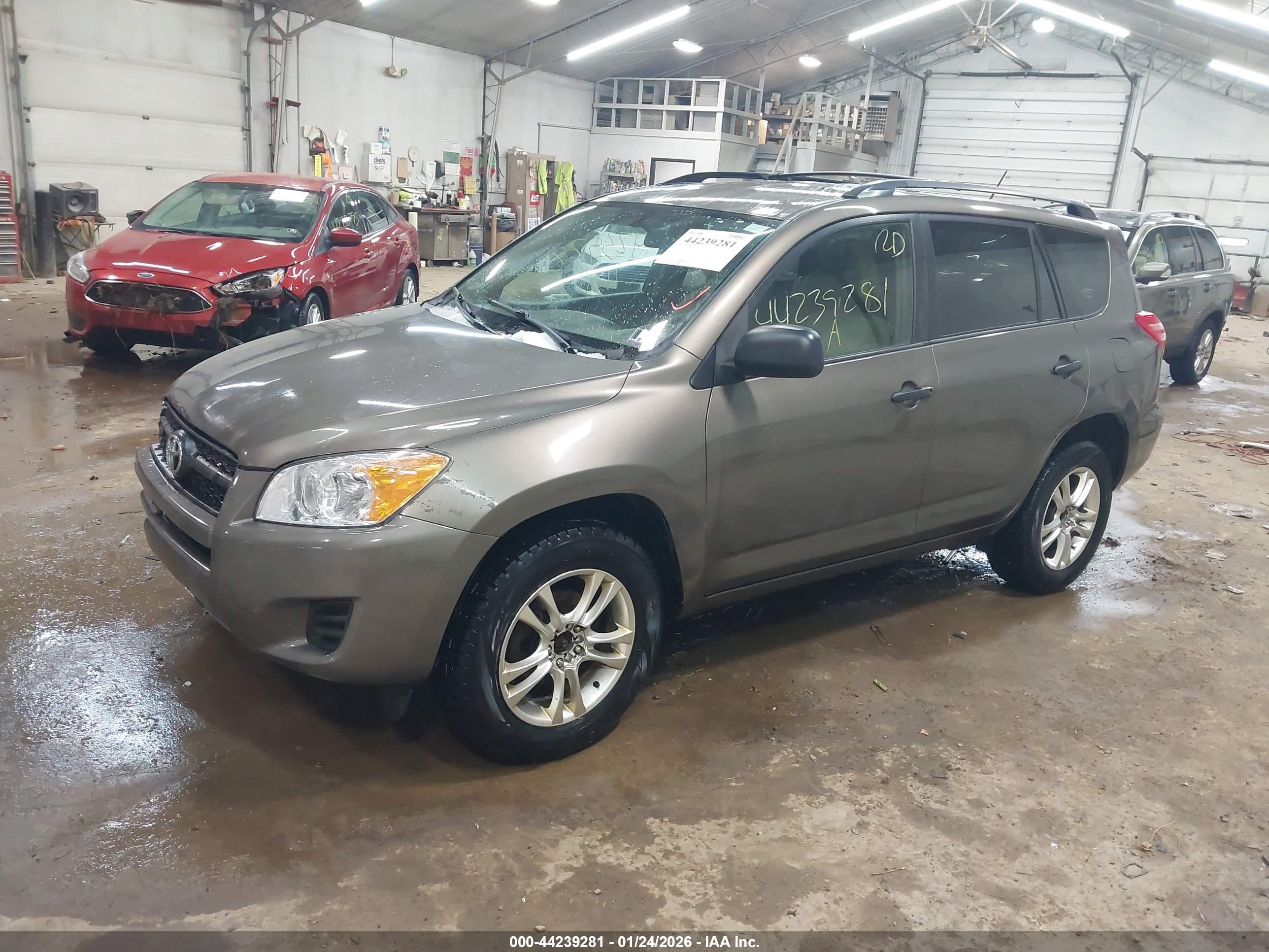 TOYOTA RAV4 image 2