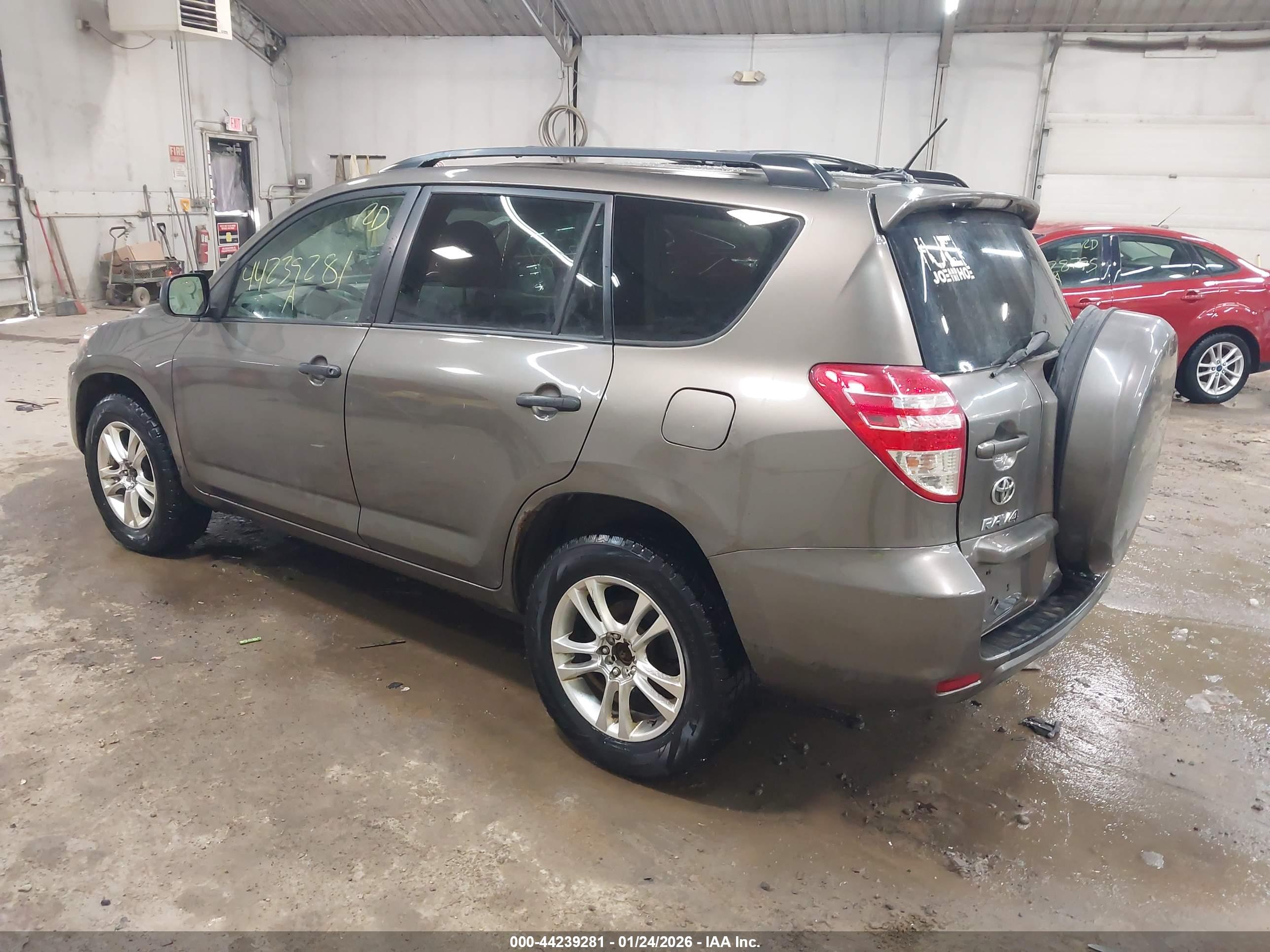 TOYOTA RAV4 image 3