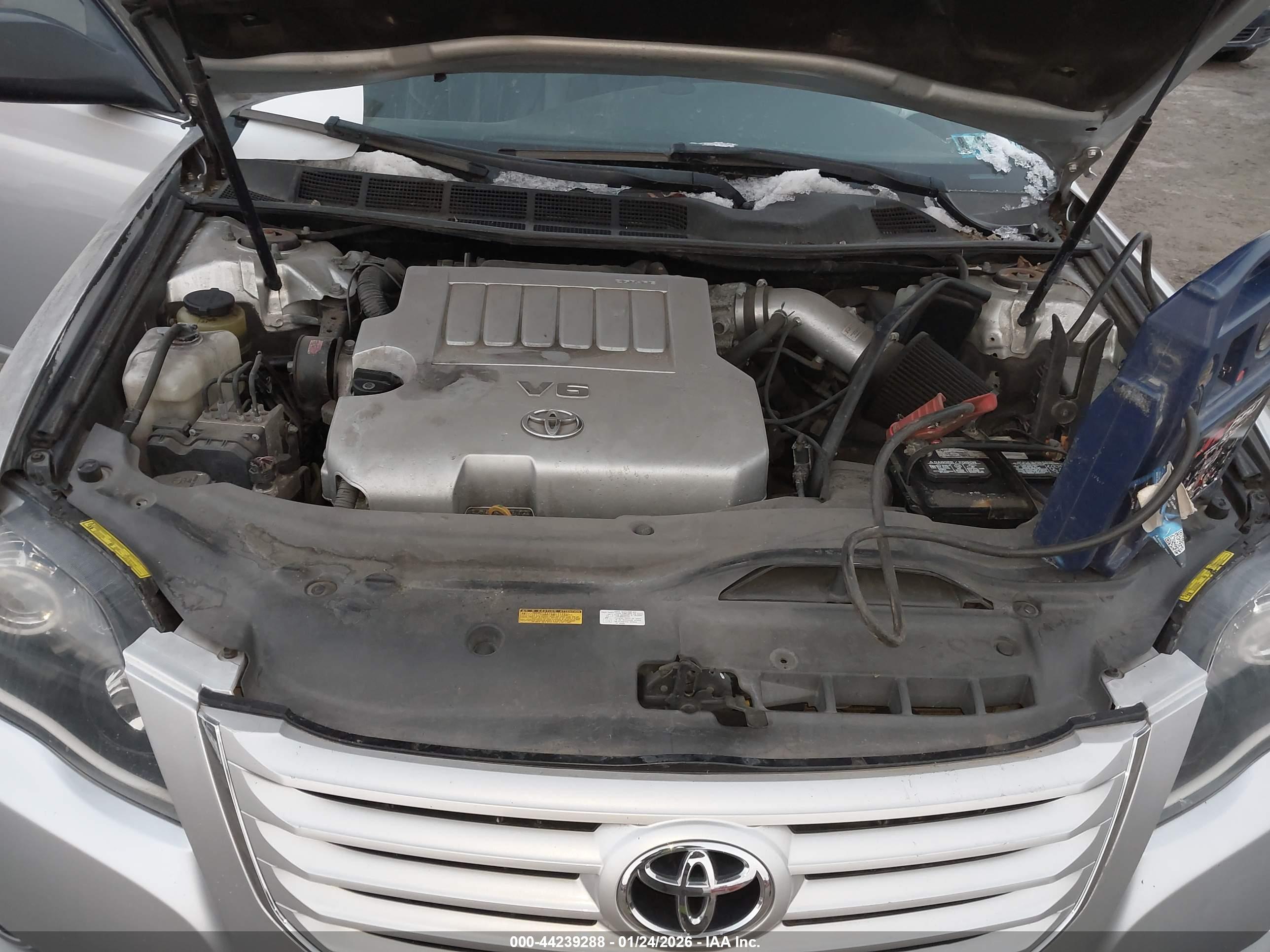 TOYOTA AVALON image 10