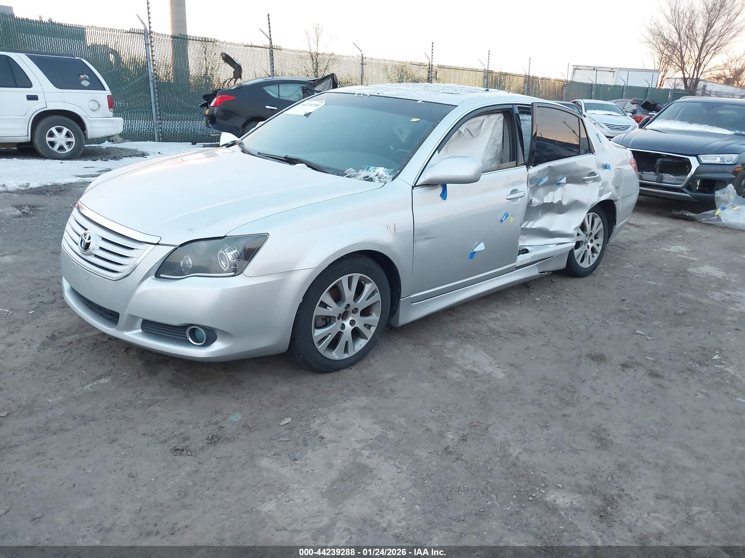 TOYOTA AVALON image 2