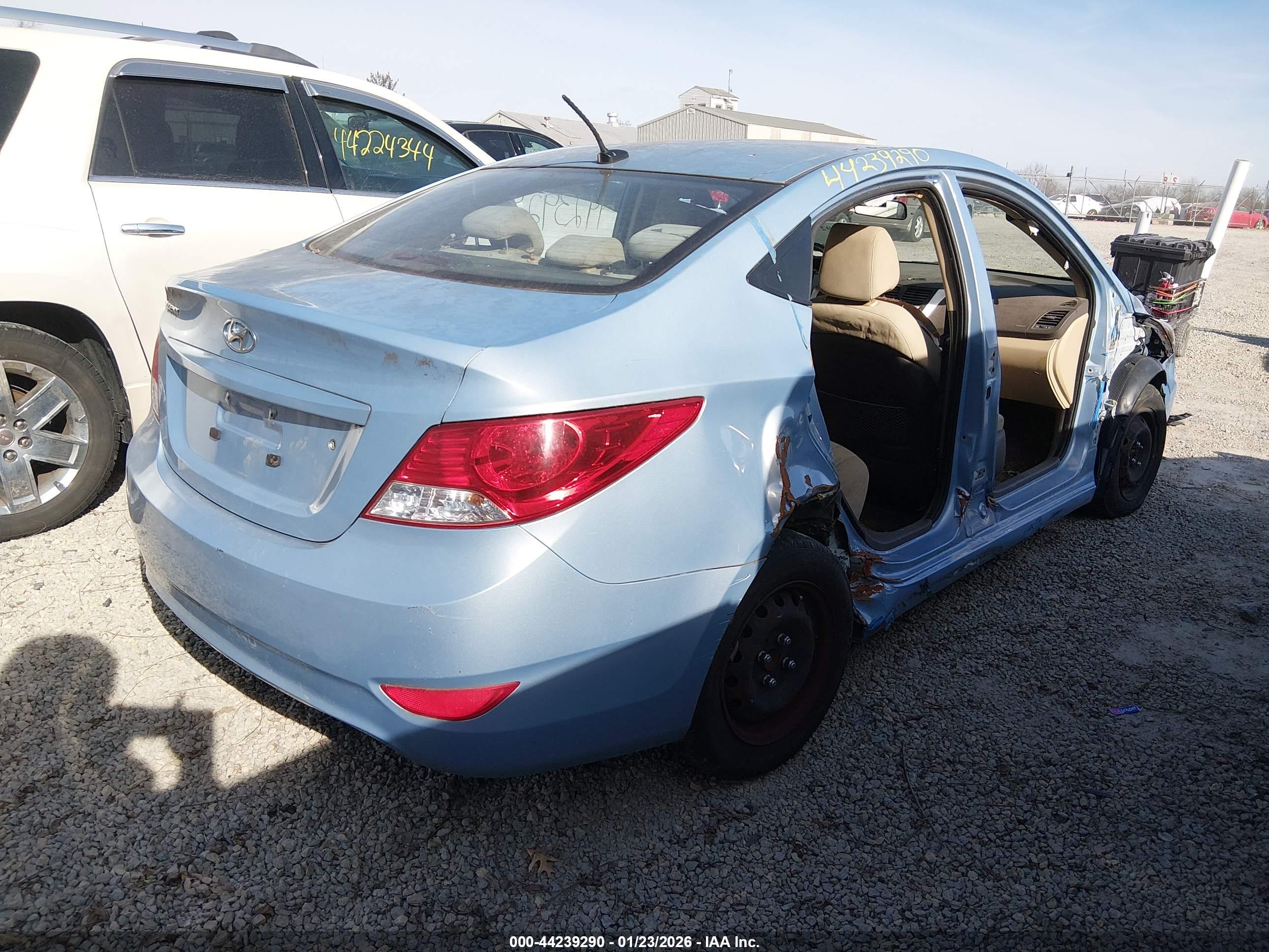 HYUNDAI ACCENT image 4