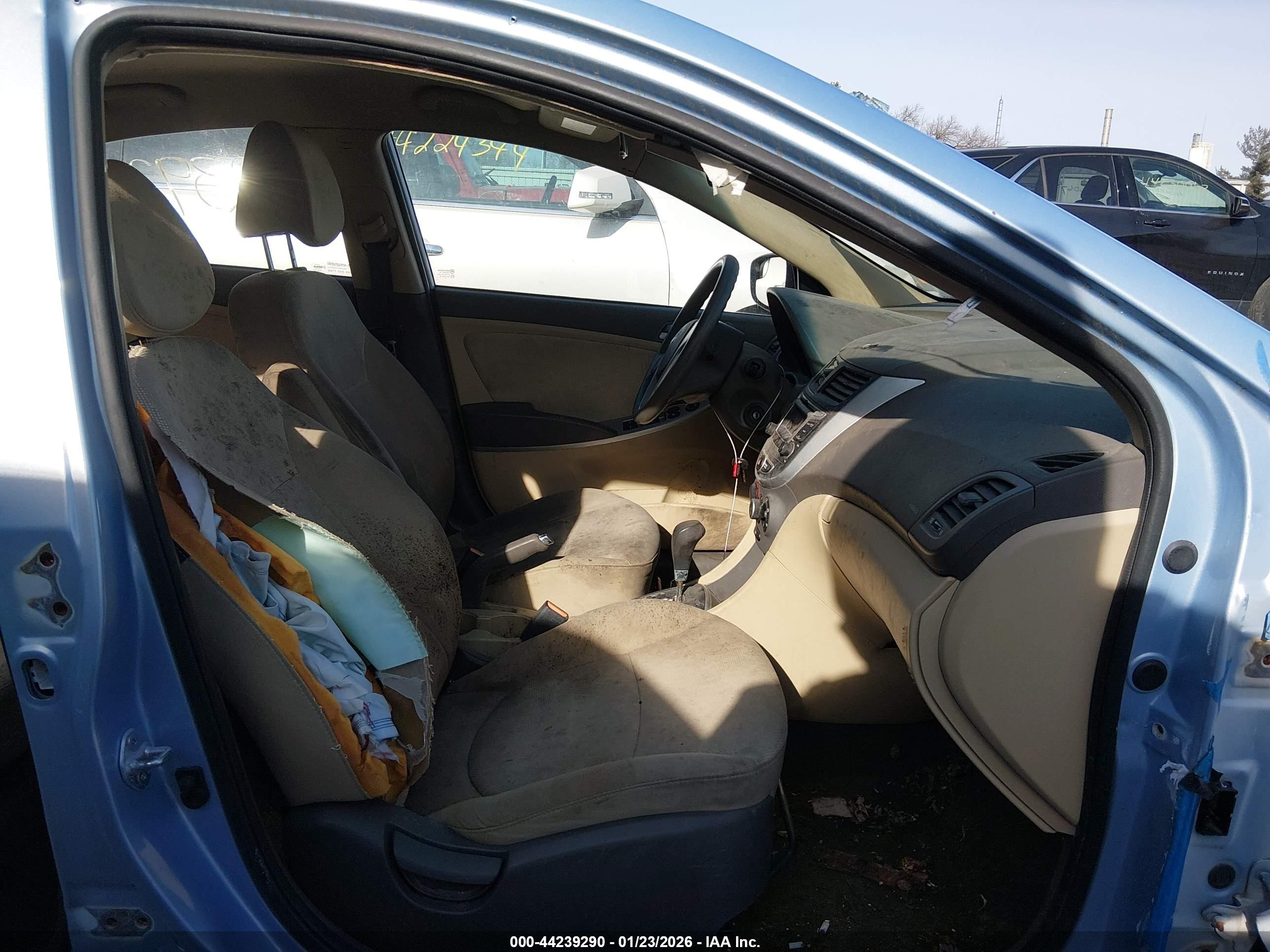 HYUNDAI ACCENT image 5