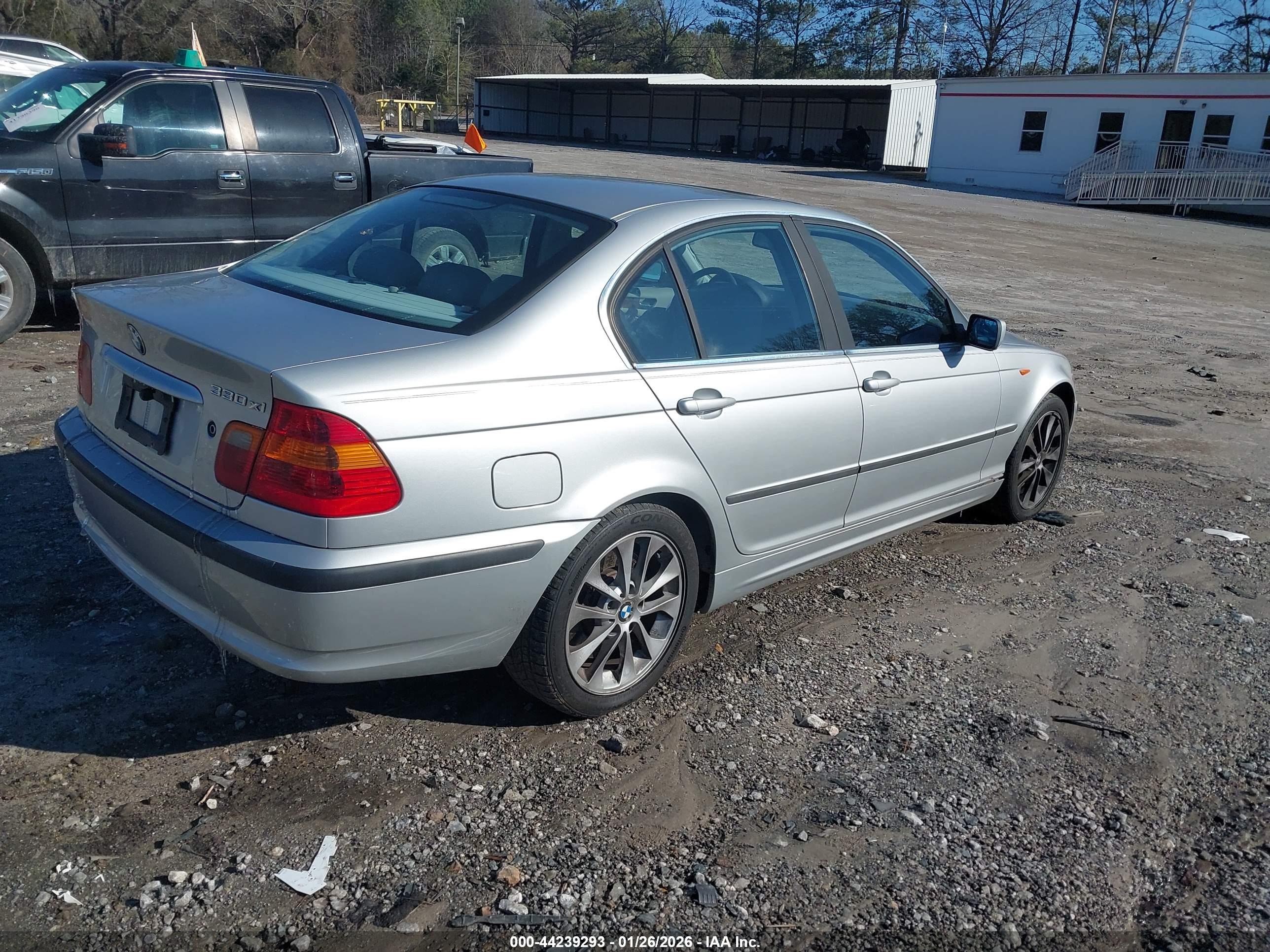 BMW 330XI image 4