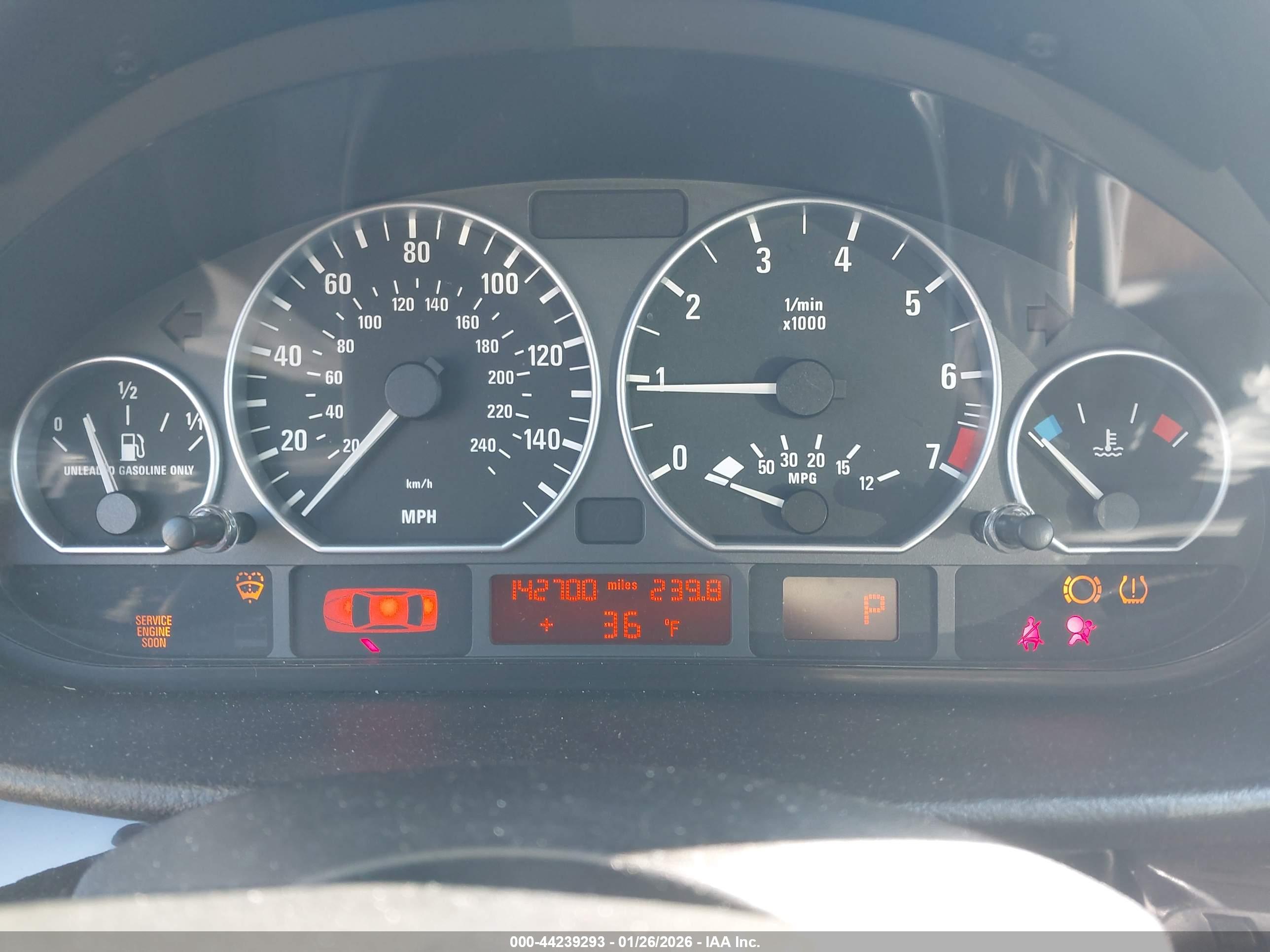 BMW 330XI image 7