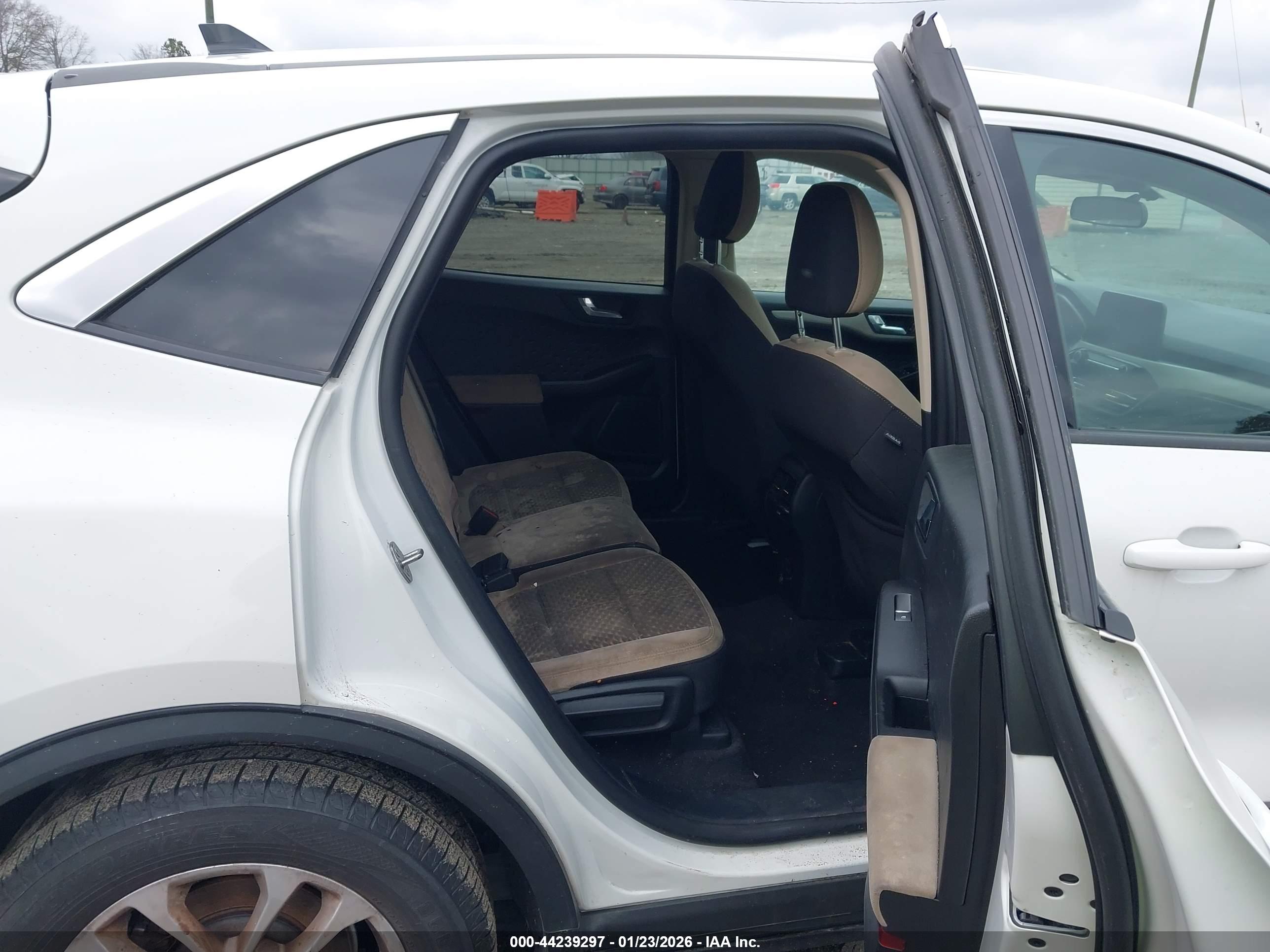 FORD ESCAPE image 8