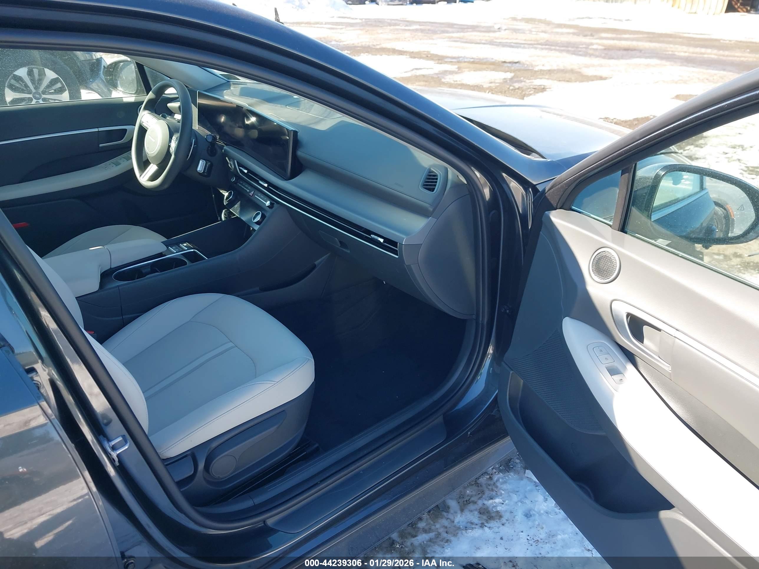 HYUNDAI SONATA image 5