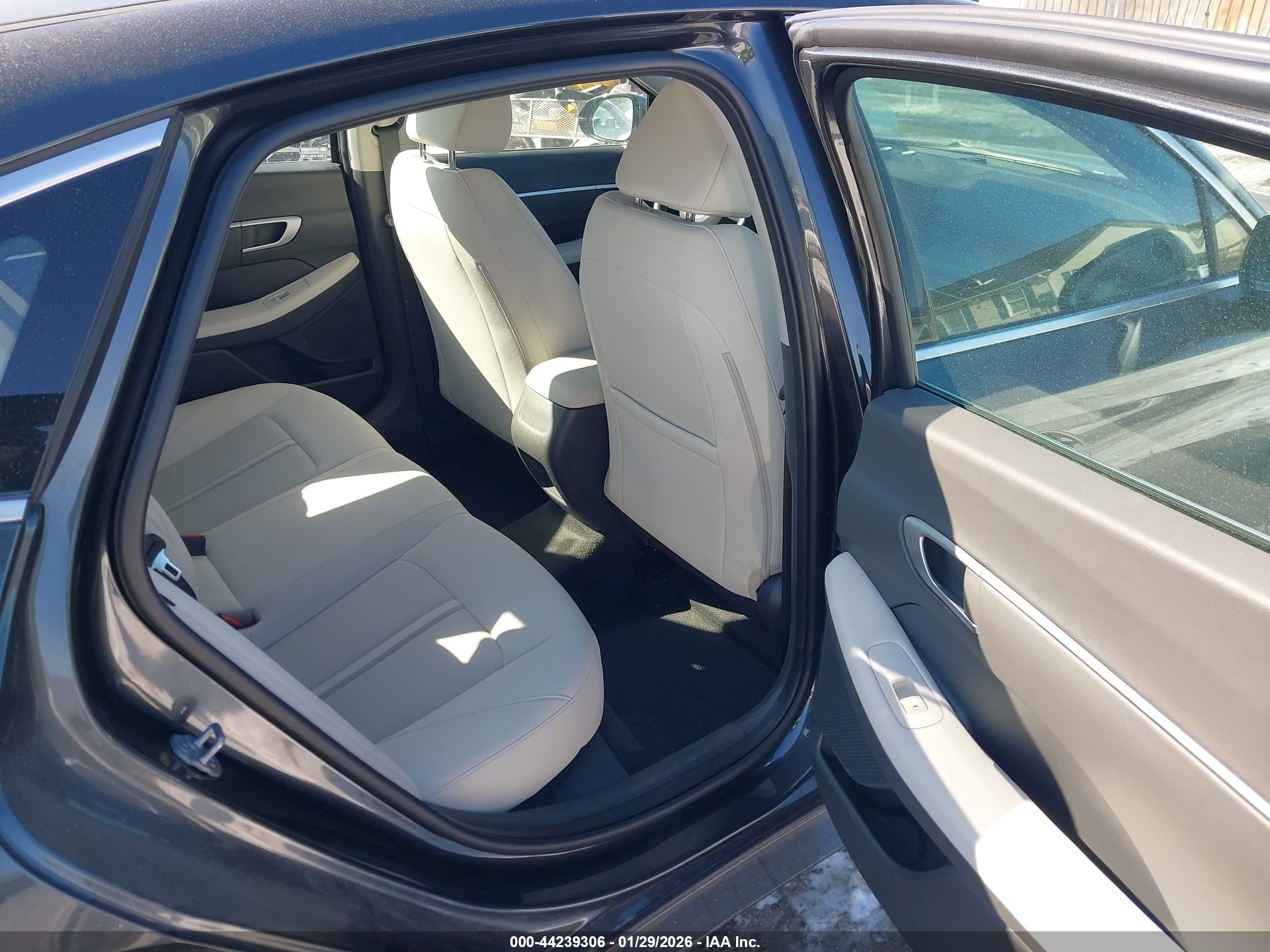 HYUNDAI SONATA image 8