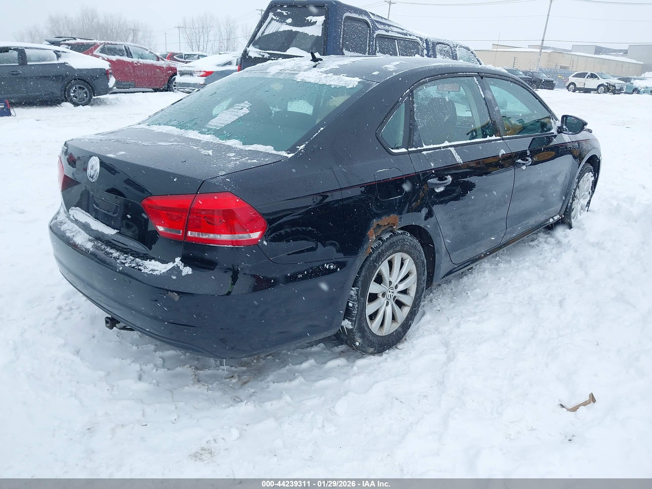 VOLKSWAGEN PASSAT image 4