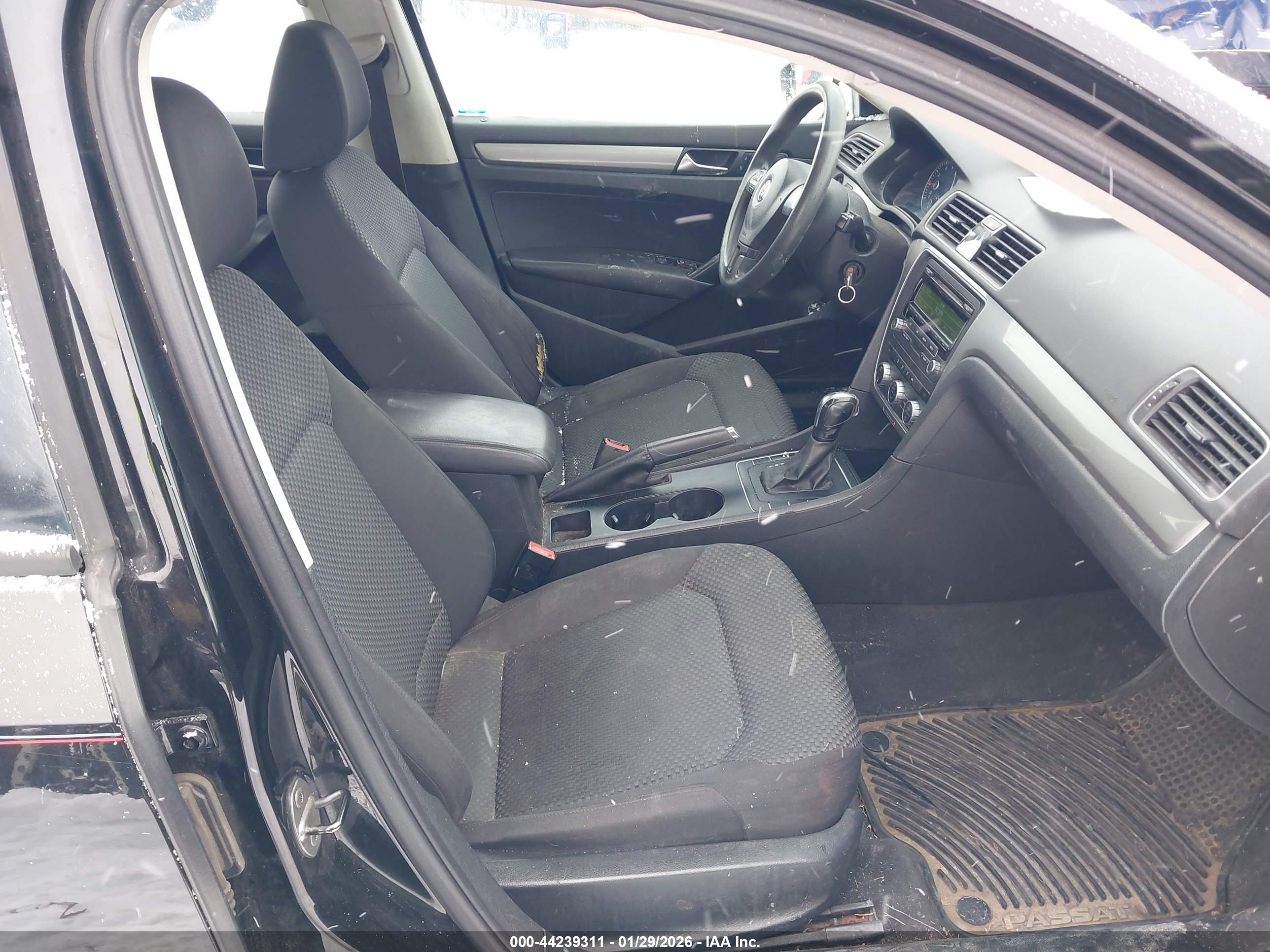 VOLKSWAGEN PASSAT image 5
