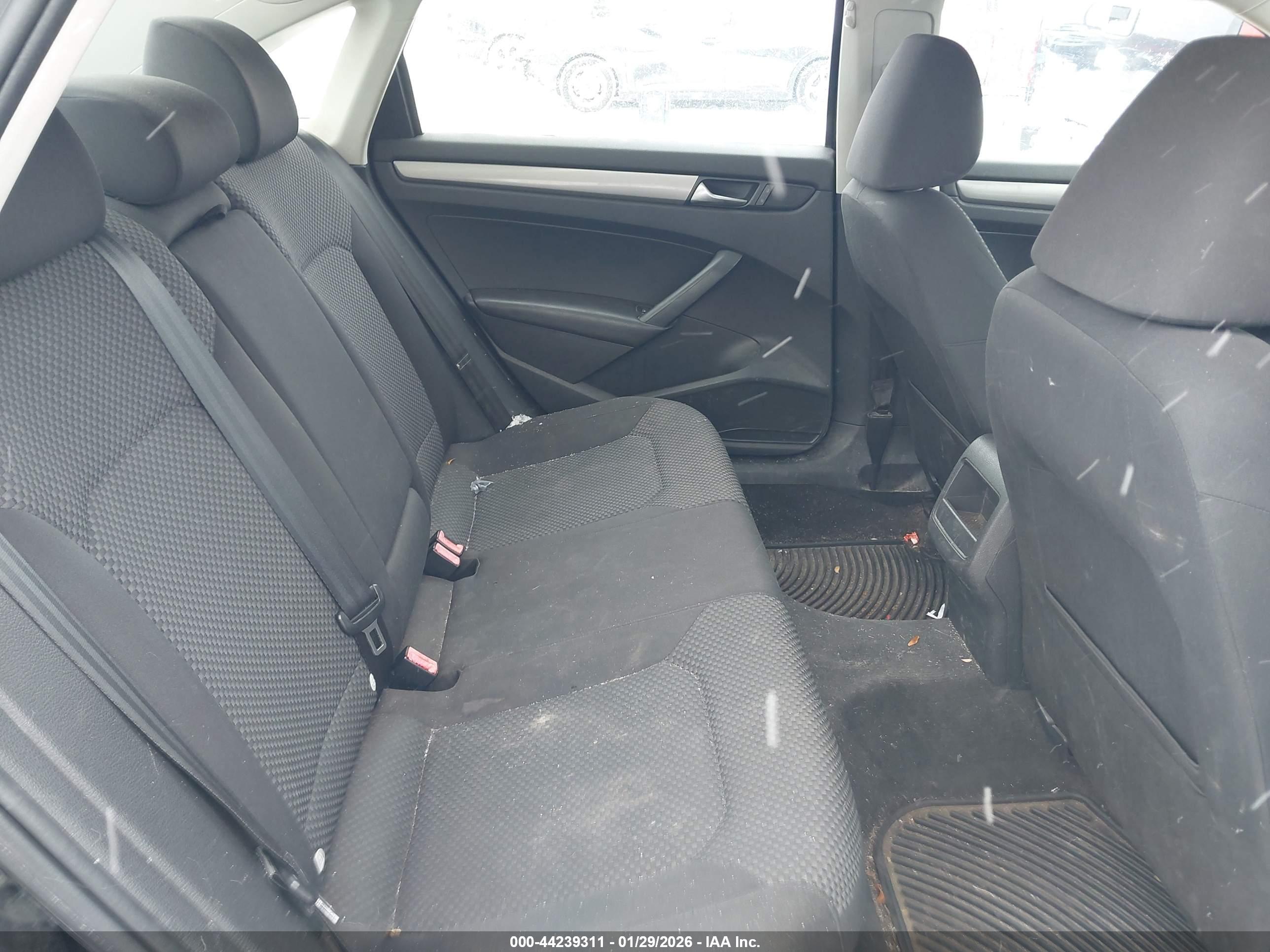 VOLKSWAGEN PASSAT image 8