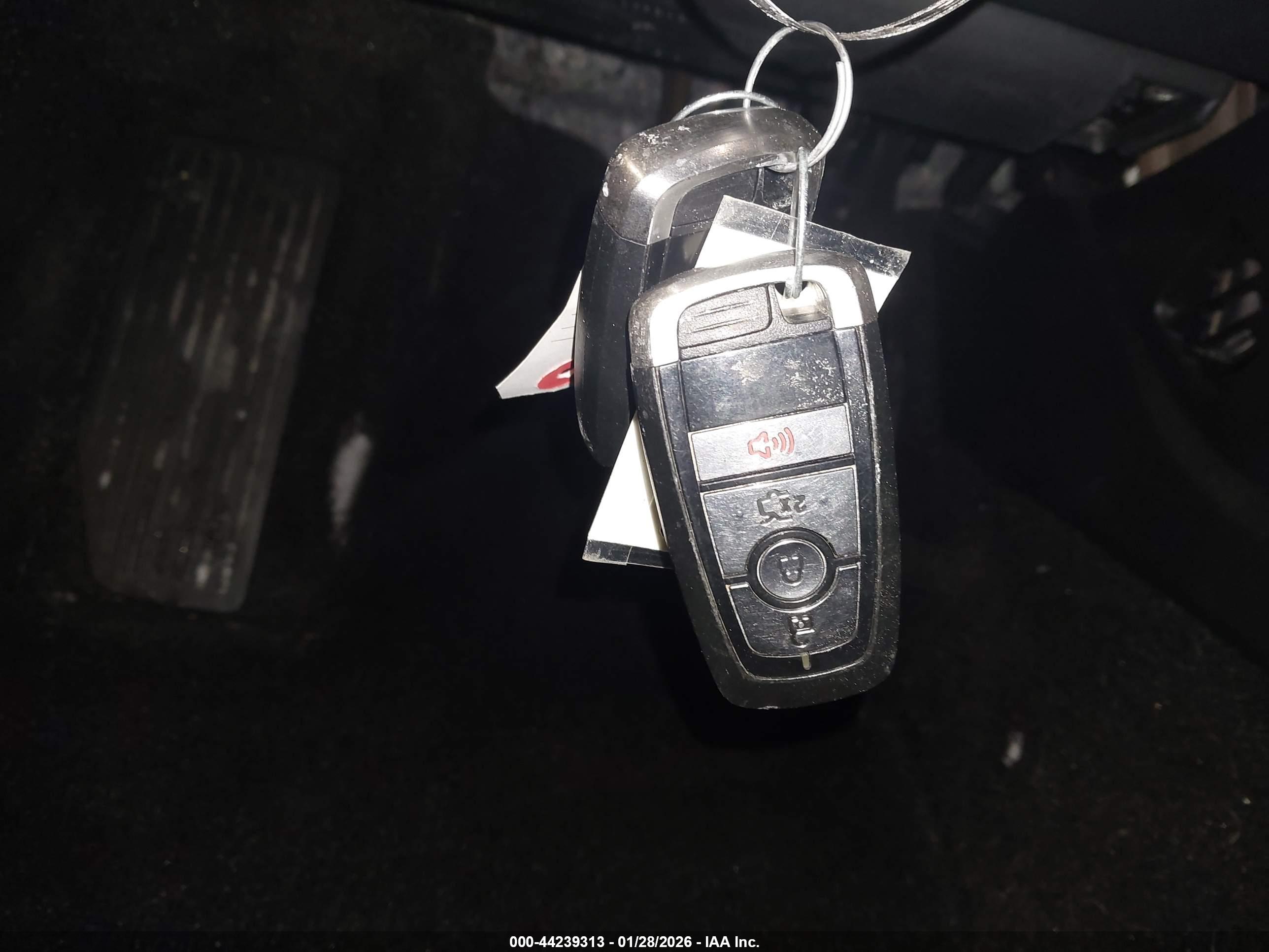 FORD FUSION image 11