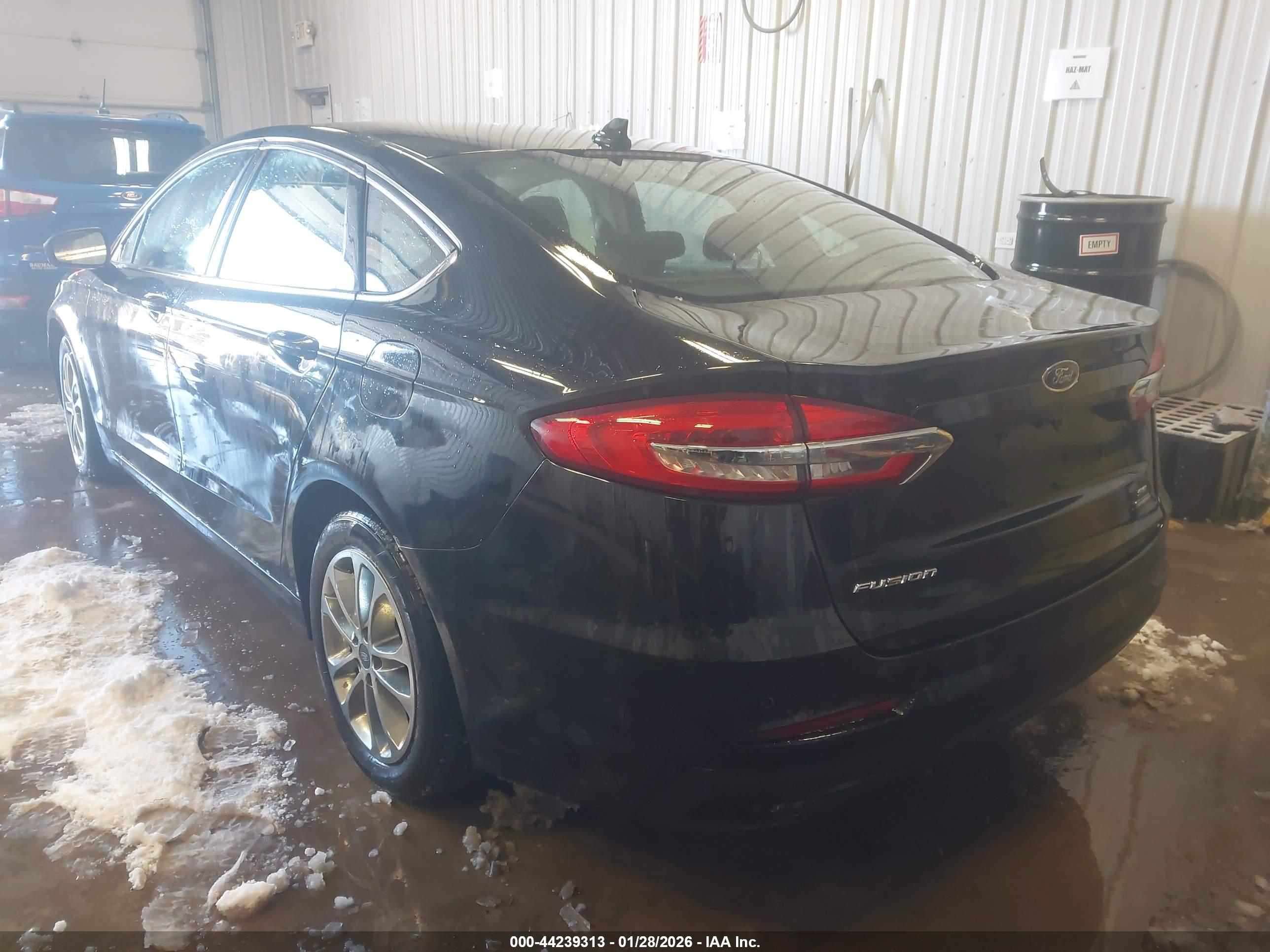 FORD FUSION image 3