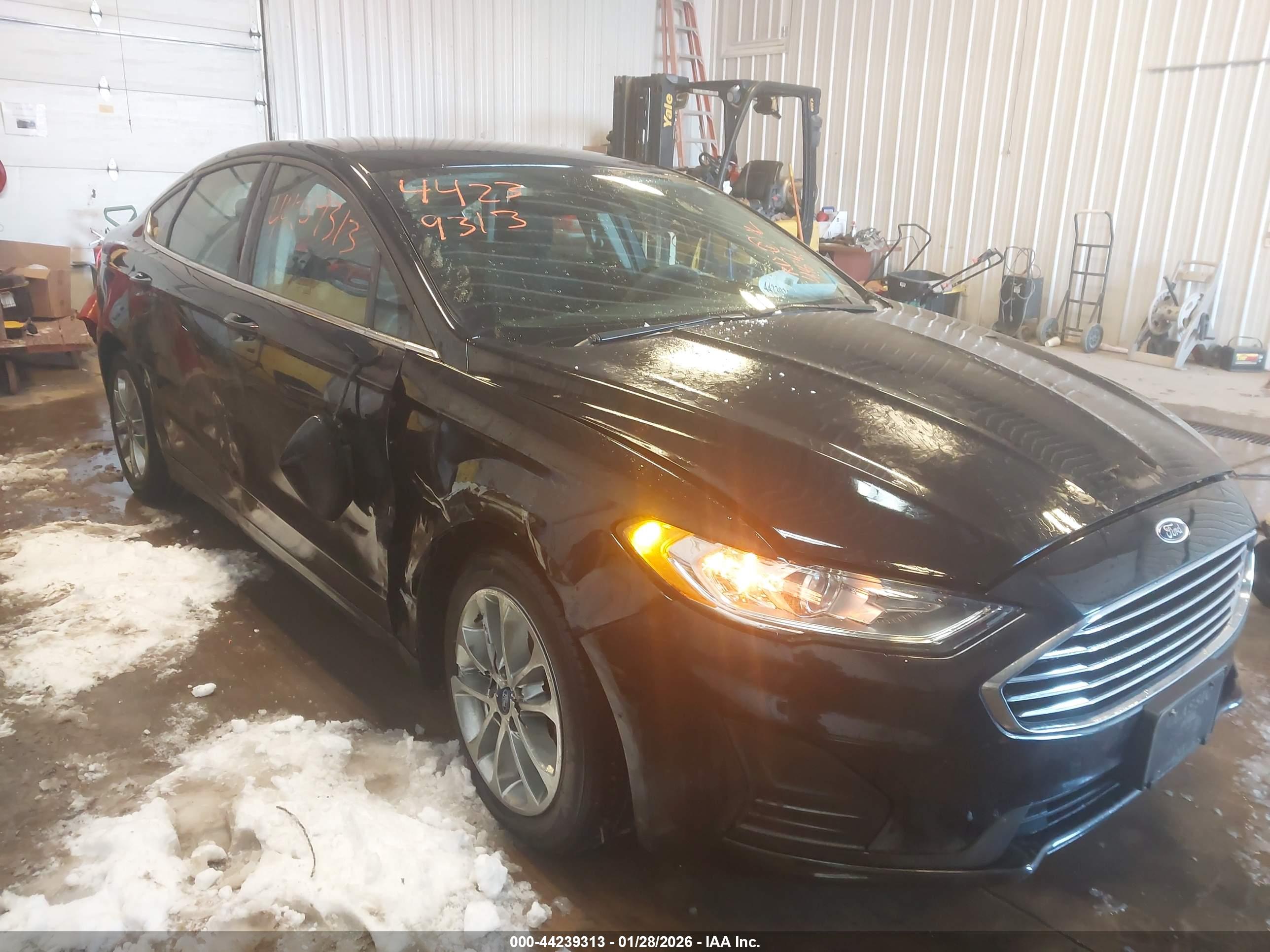 FORD FUSION image 6