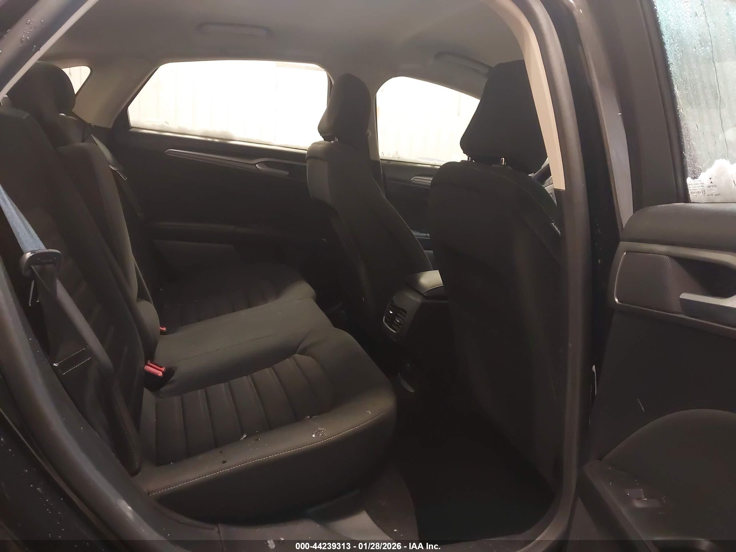 FORD FUSION image 8