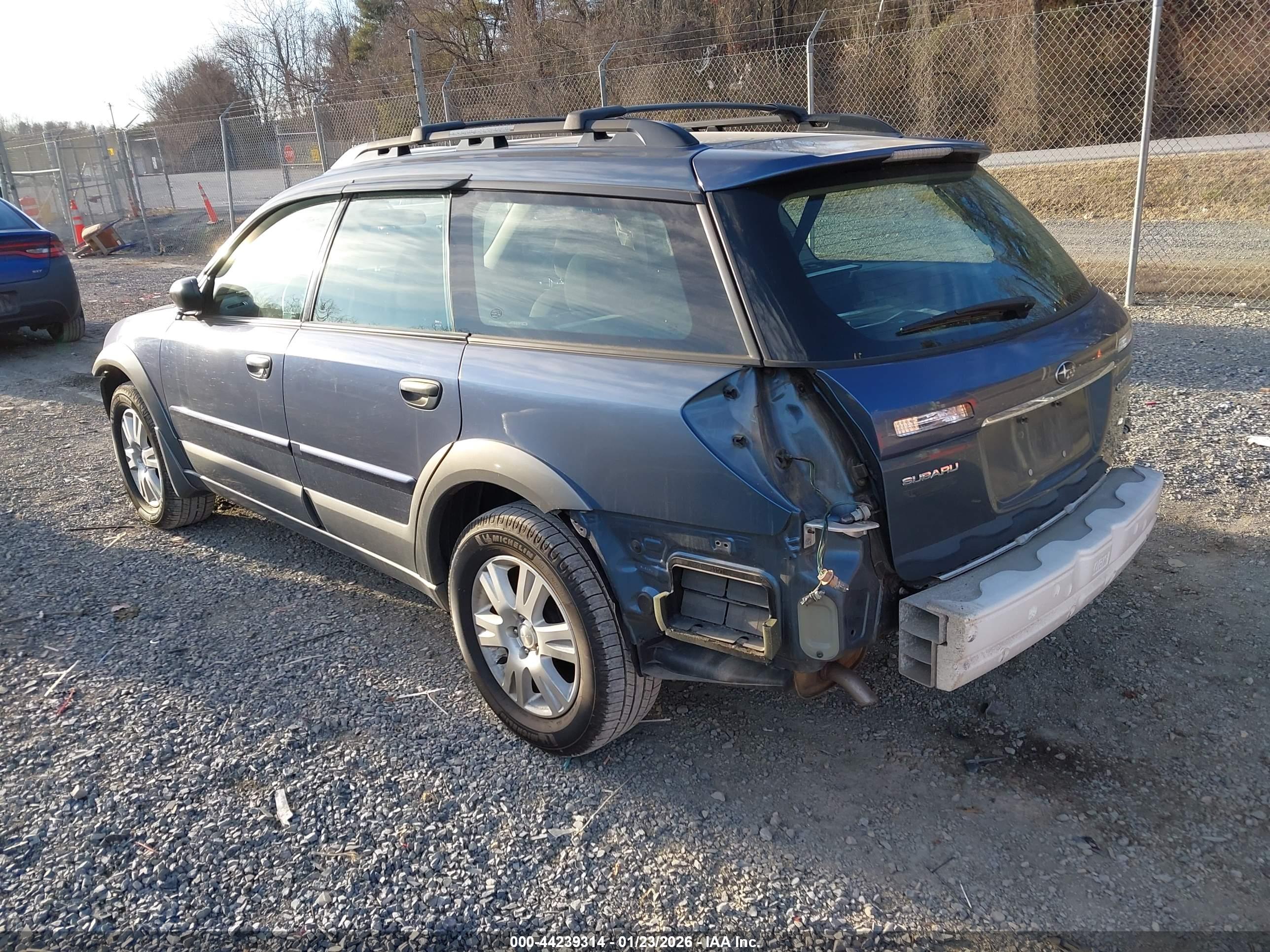 SUBARU OUTBACK image 3