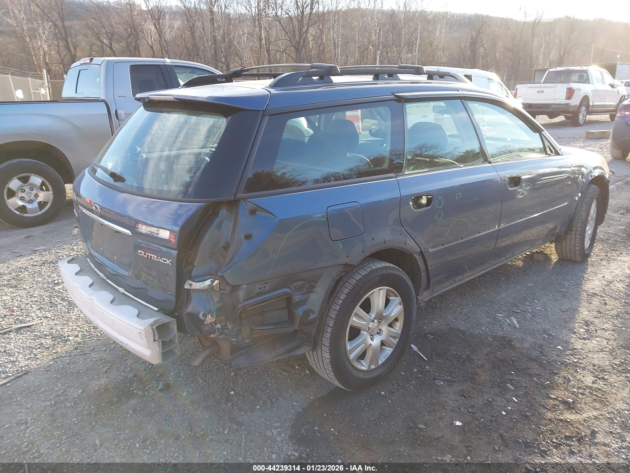 SUBARU OUTBACK image 4