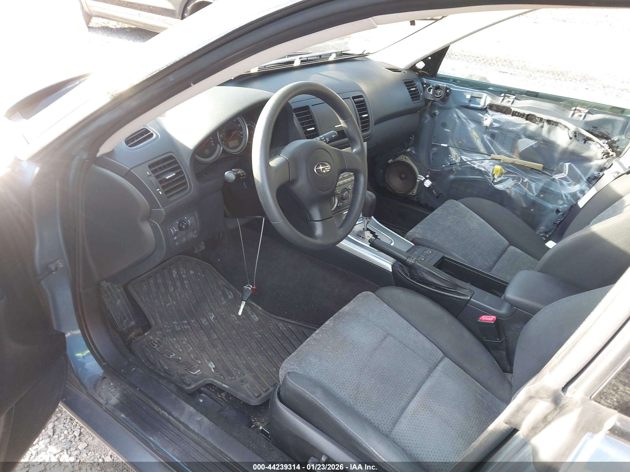 SUBARU OUTBACK image 5